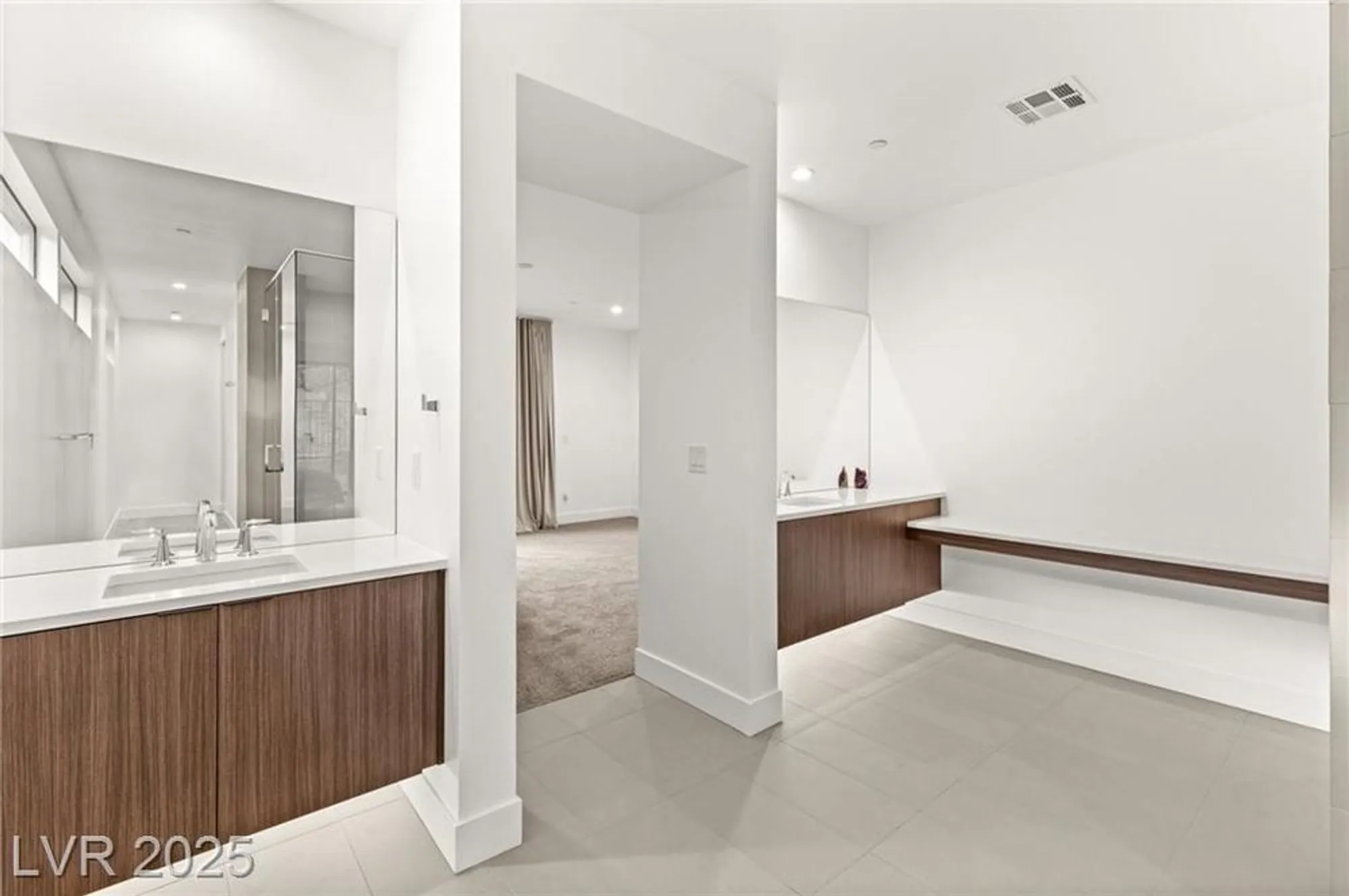 Property Slideshow image 16 of 41 | 21 highland cove ln, Henderson, NV, 89011