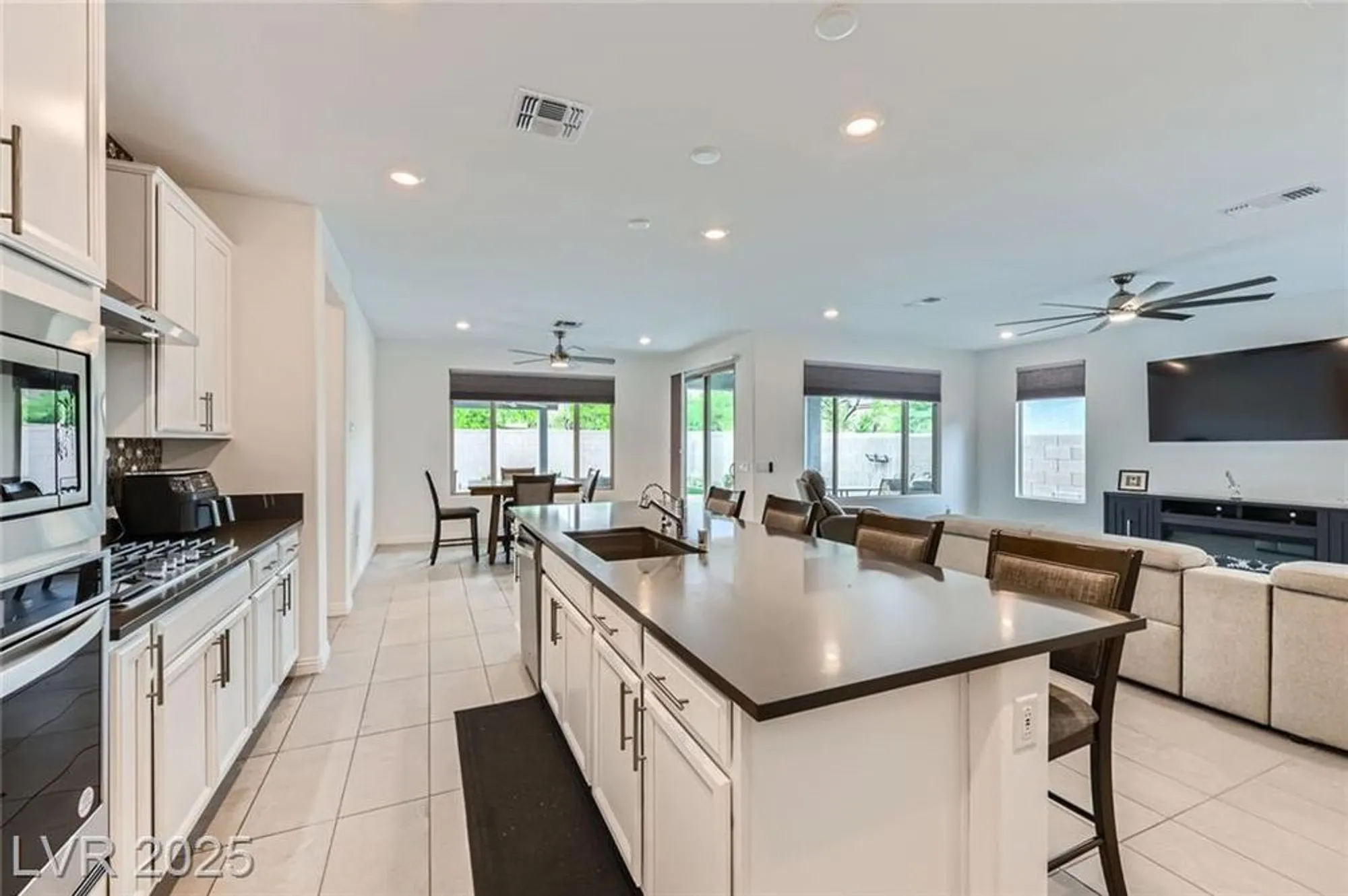 Property Slideshow image 8 of 28 | 6519 summershade st, North Las Vegas, NV, 89086