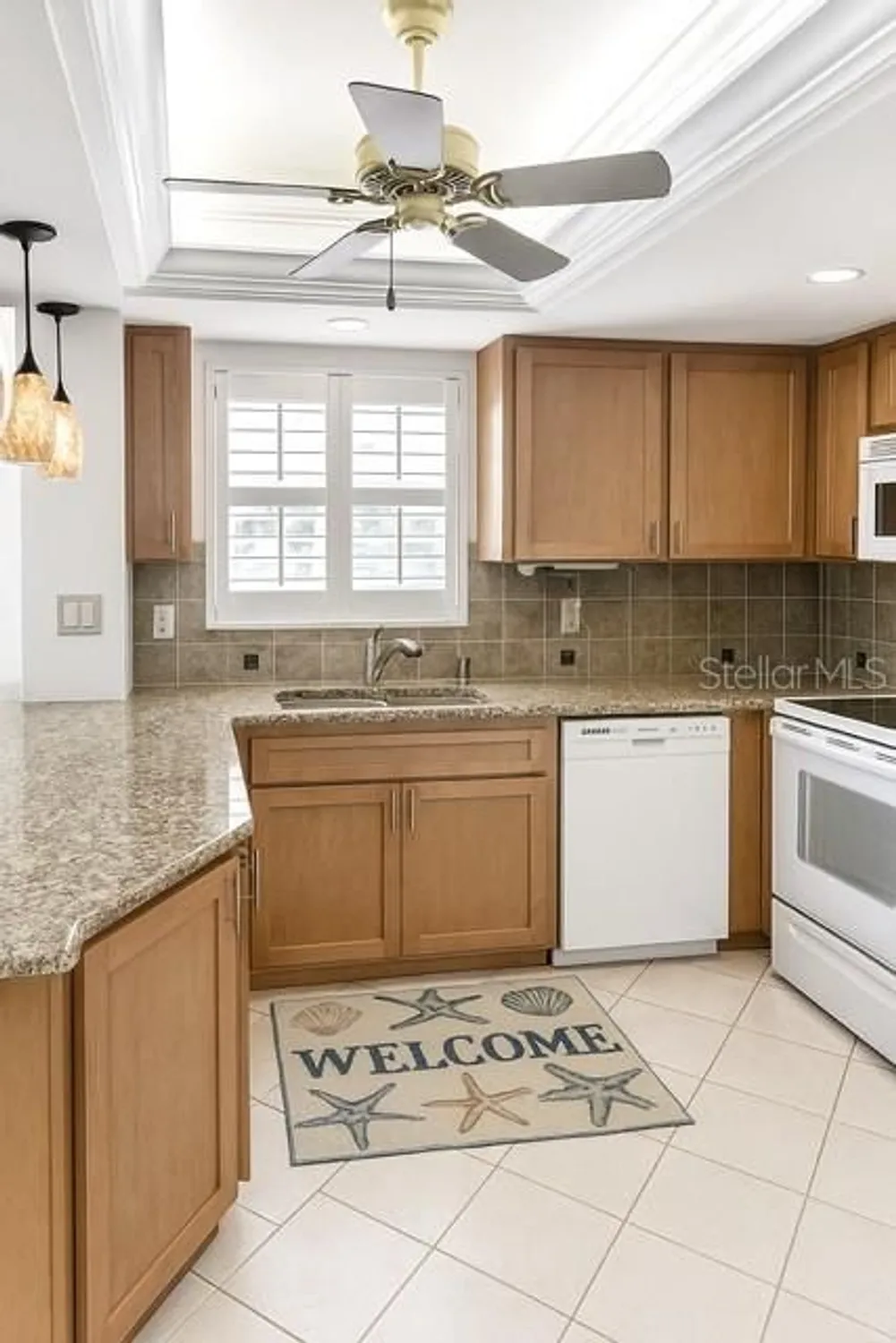 Property Slideshow image 9 of 20 | 1250 n portofino dr apt 408, Sarasota, FL, 34242