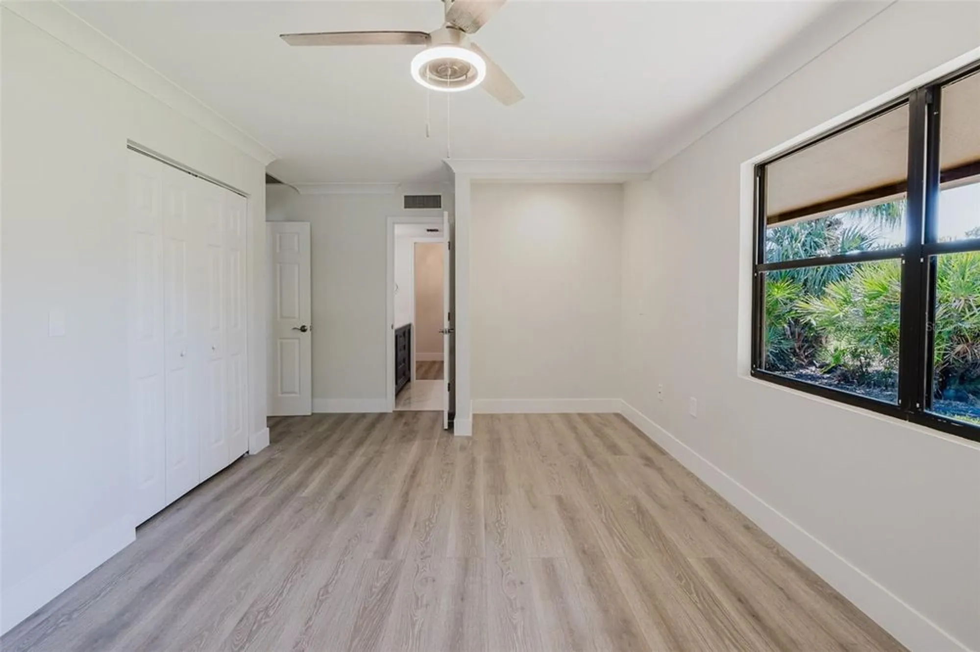 Property Slideshow image 39 of 53 | 5604 doral dr, Sarasota, FL, 34243