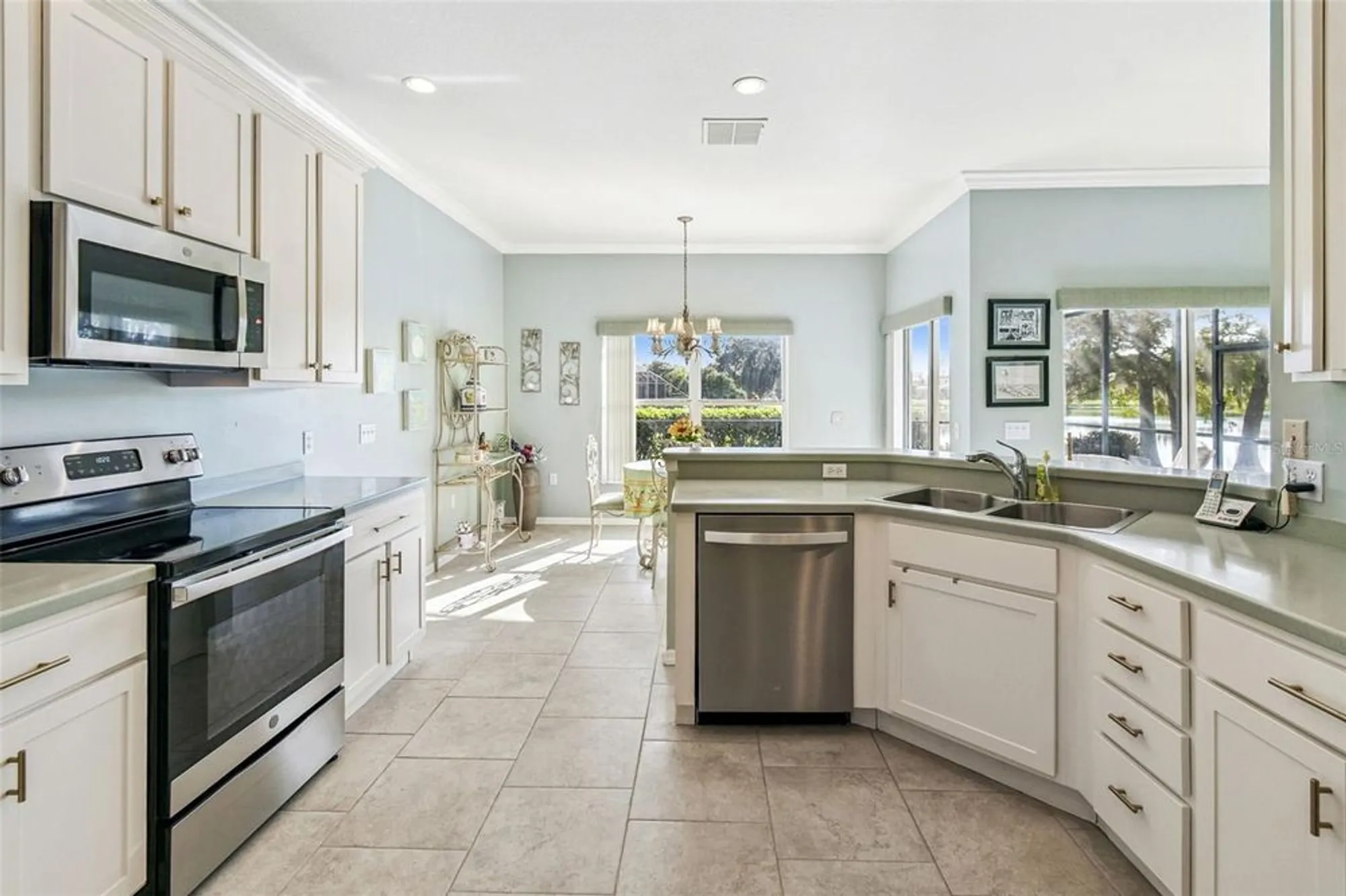 Property Slideshow image 15 of 54 | 219 largo dr, Kissimmee, FL, 34759