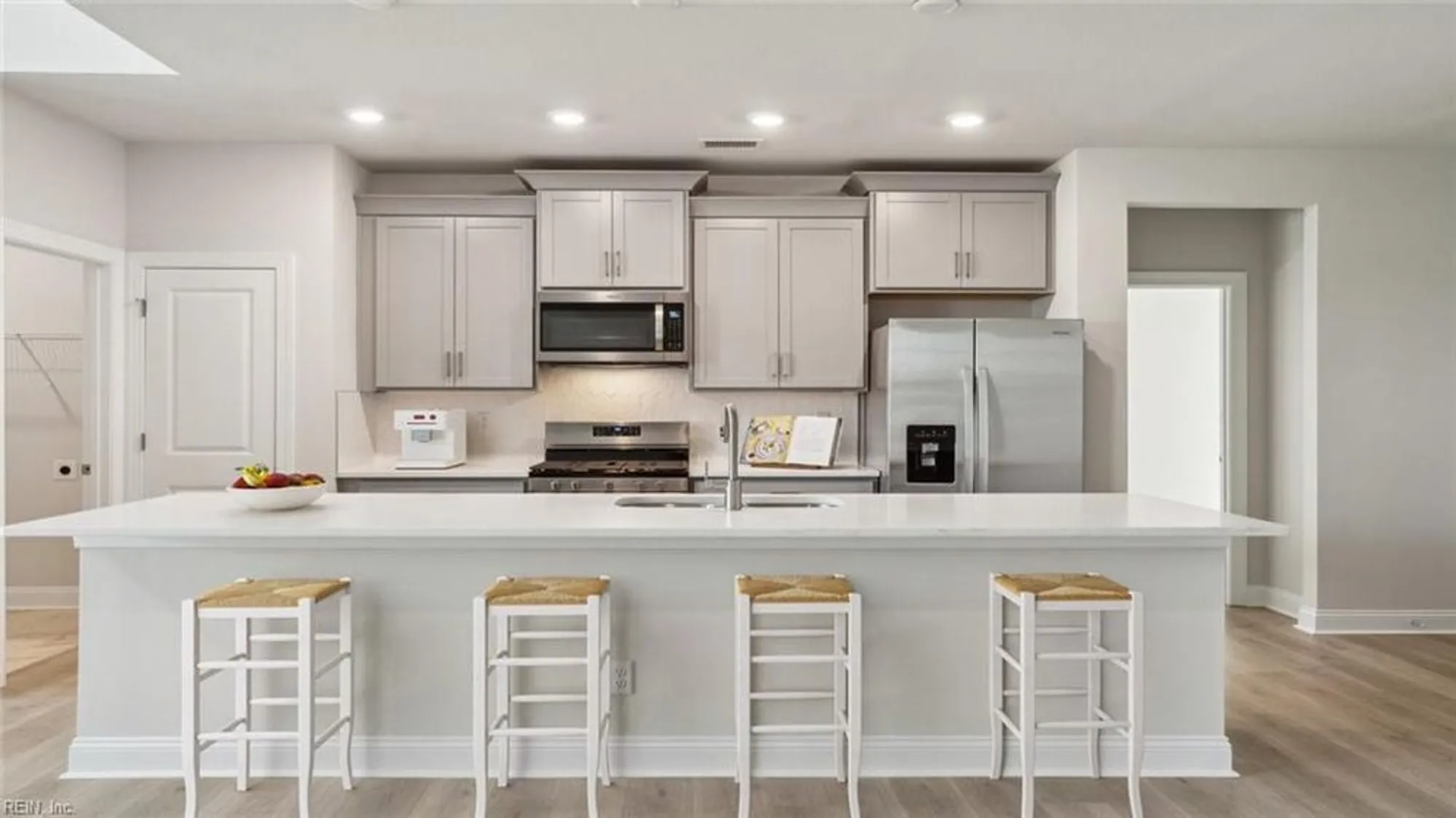 Property Slideshow image 4 of 31 | 2017 barton ln, Chesapeake, VA, 23322