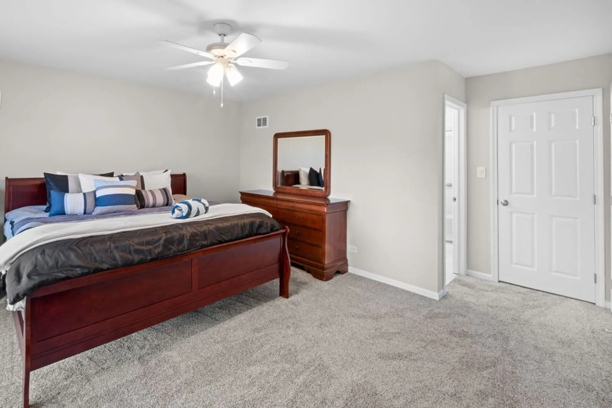 Property Slideshow image 11 of 31 | 429 valley view rd, Lake Barrington, IL, 60010