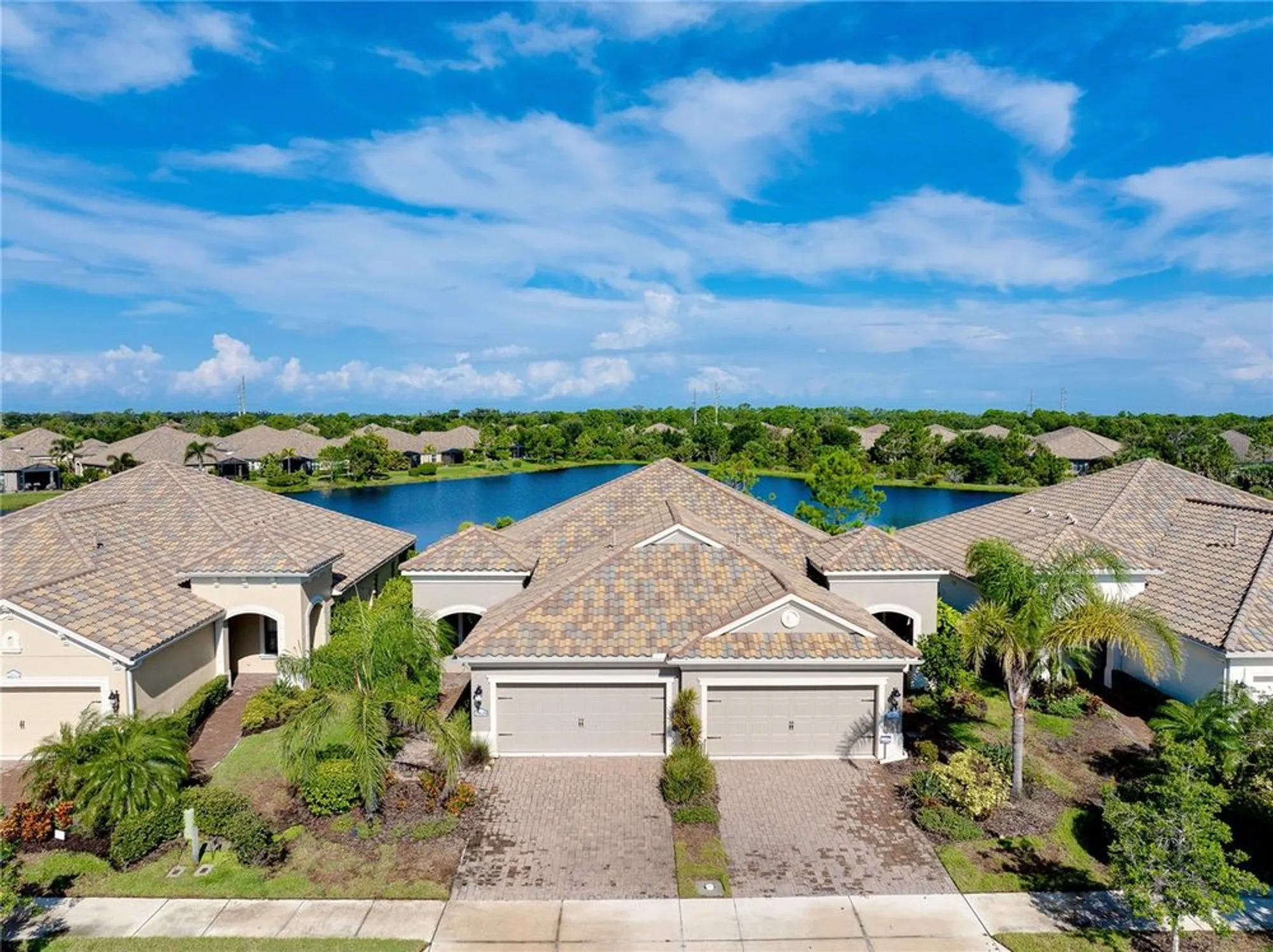 Property Slideshow image 1 of 59 | 21629 avon park ct, Venice, FL, 34293