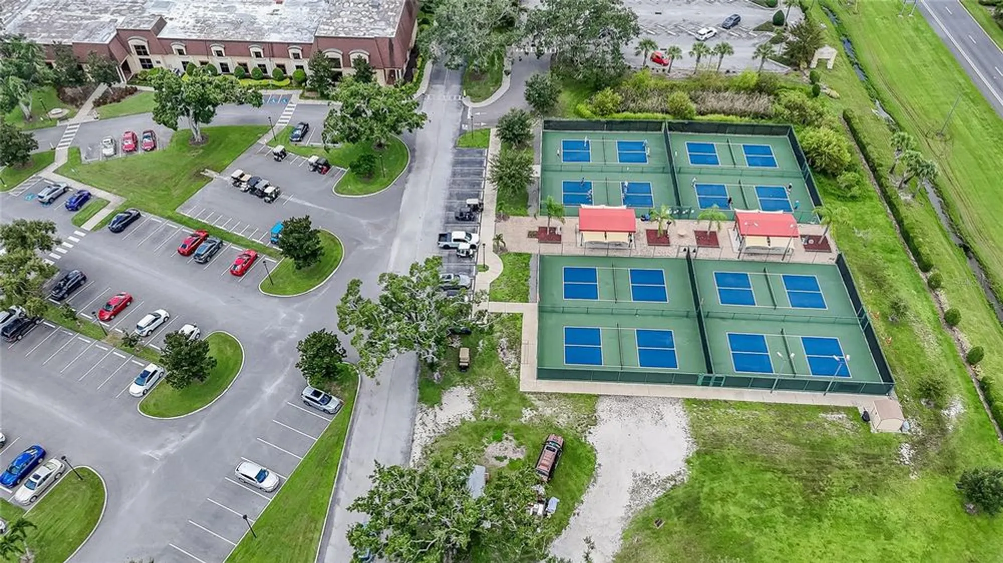 Property Slideshow image 5 of 39 | 607 manchester woods dr # 84, Sun City Center, FL, 33573