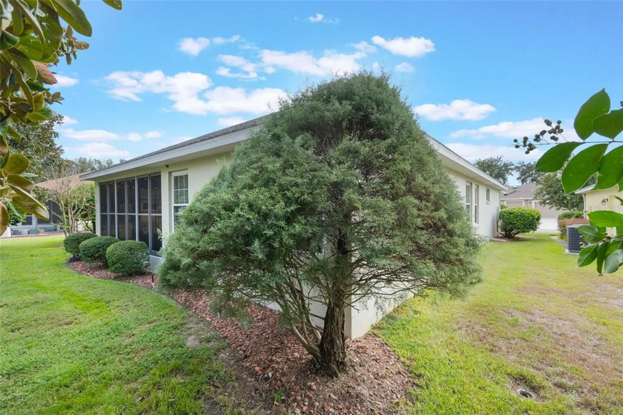 Property Slideshow image 21 of 57 | 22228 oxford heights dr, Leesburg, FL, 34748