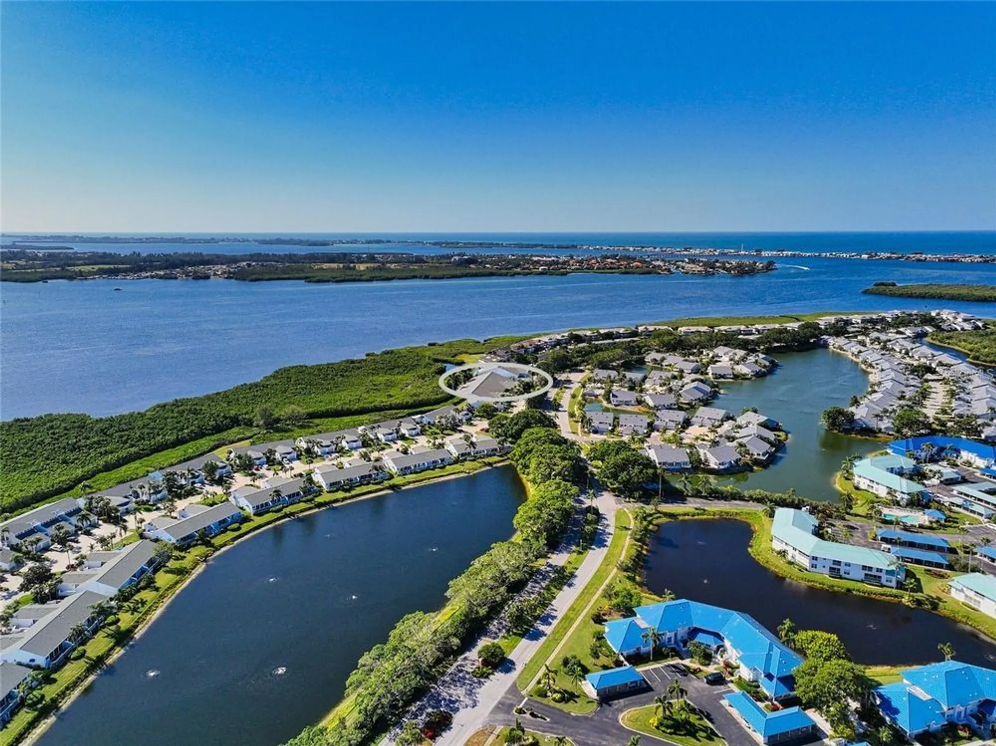 Property Slideshow image 19 of 37 | 967 waterside ln, Bradenton, FL, 34209