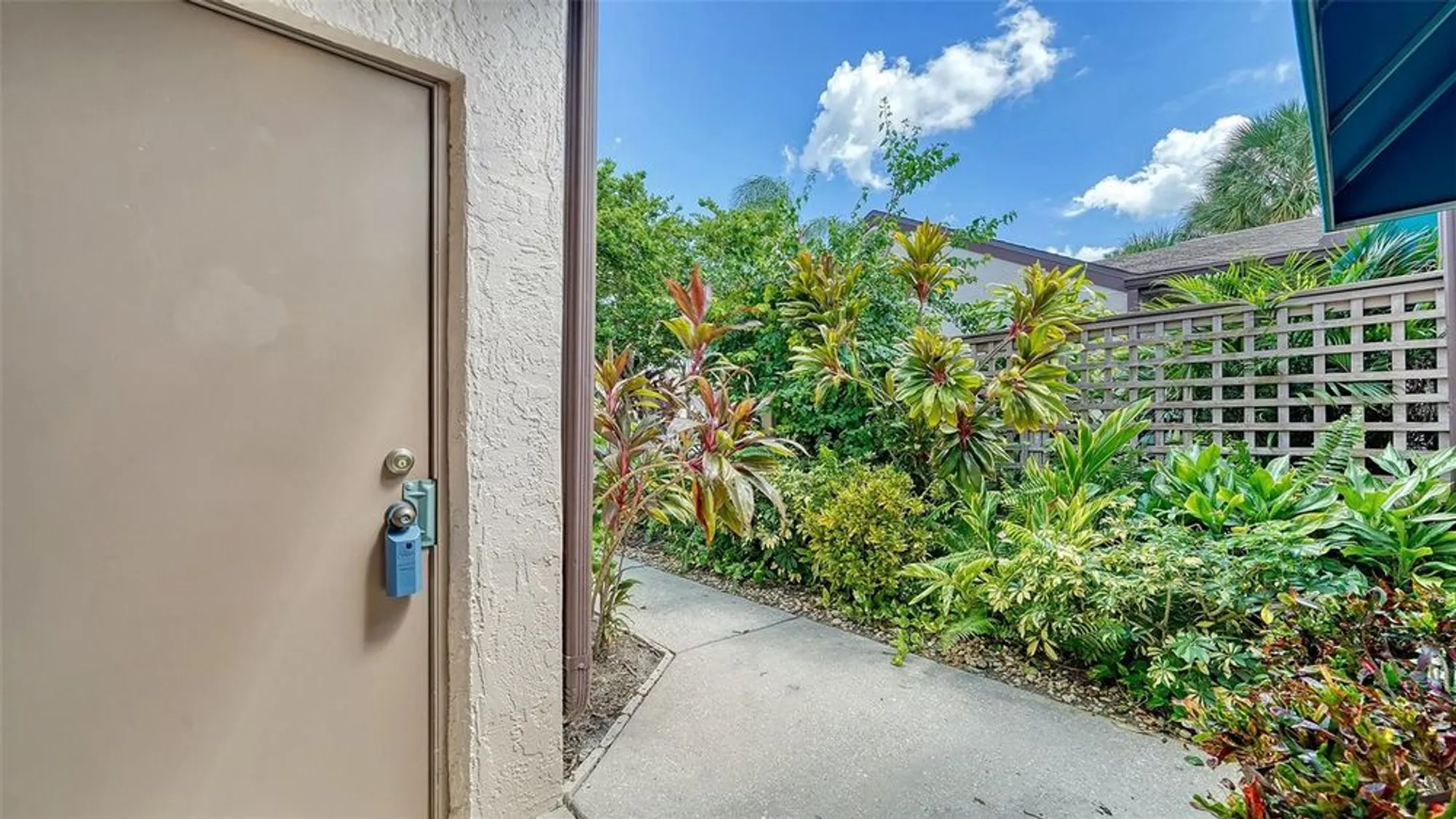 Property Slideshow image 4 of 59 | 5956 clubside dr # 7651, Sarasota, FL, 34243
