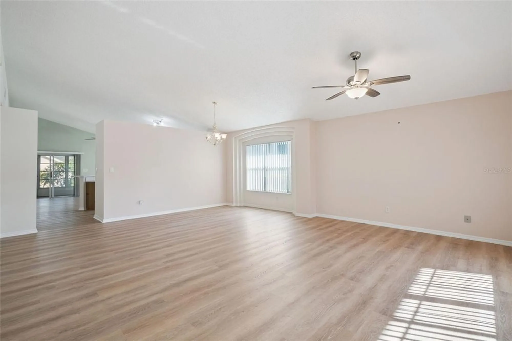 Property Slideshow image 4 of 37 | 24914 cranes roost cir, Leesburg, FL, 34748