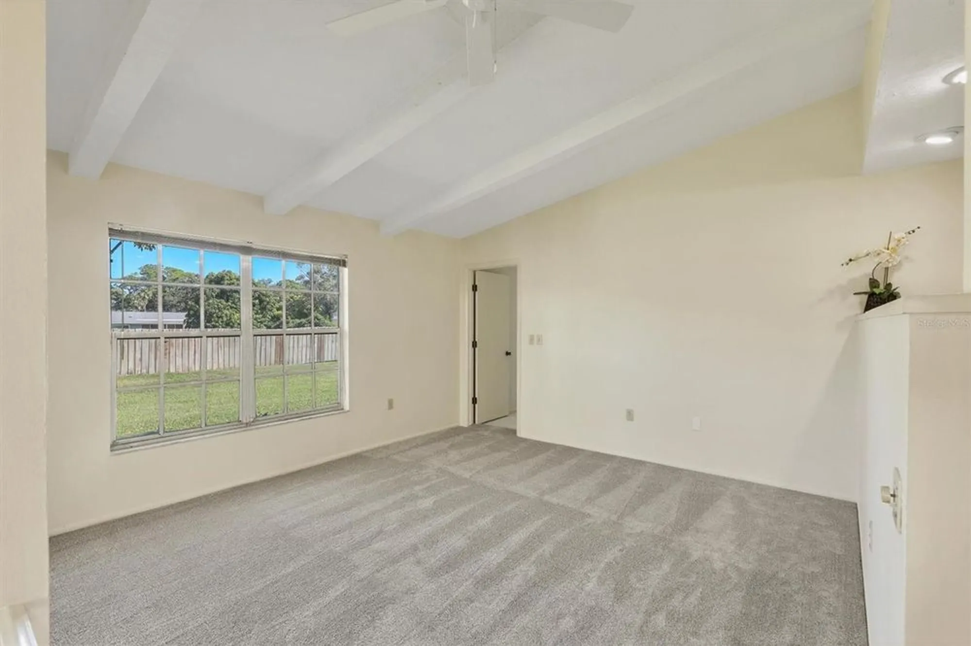 Property Slideshow image 14 of 27 | 4223 oakhurst cir 3025, Sarasota, FL, 34233