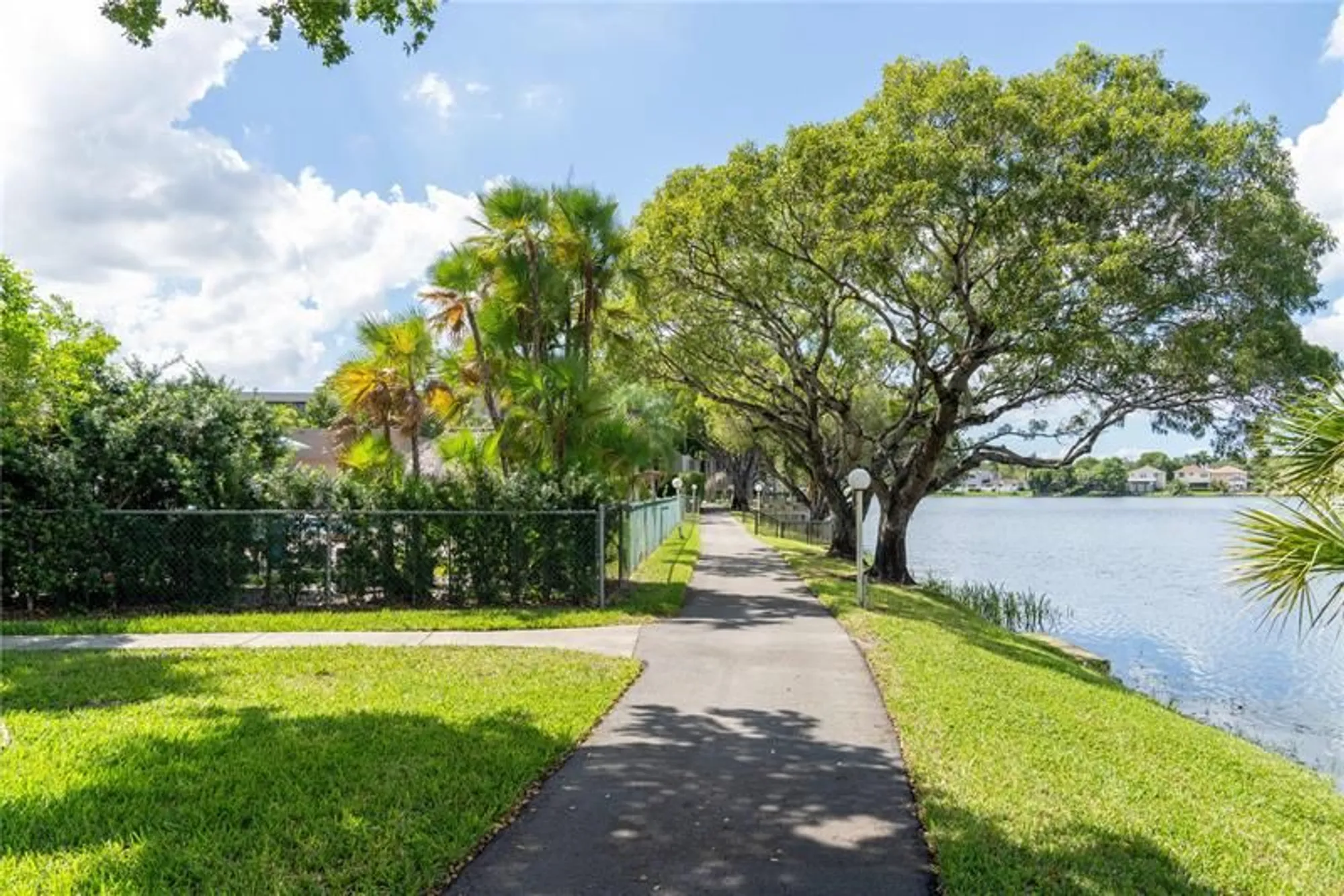 Property Slideshow image 7 of 19 | 1101 colony point cir 220, Pembroke Pines, FL, 33026