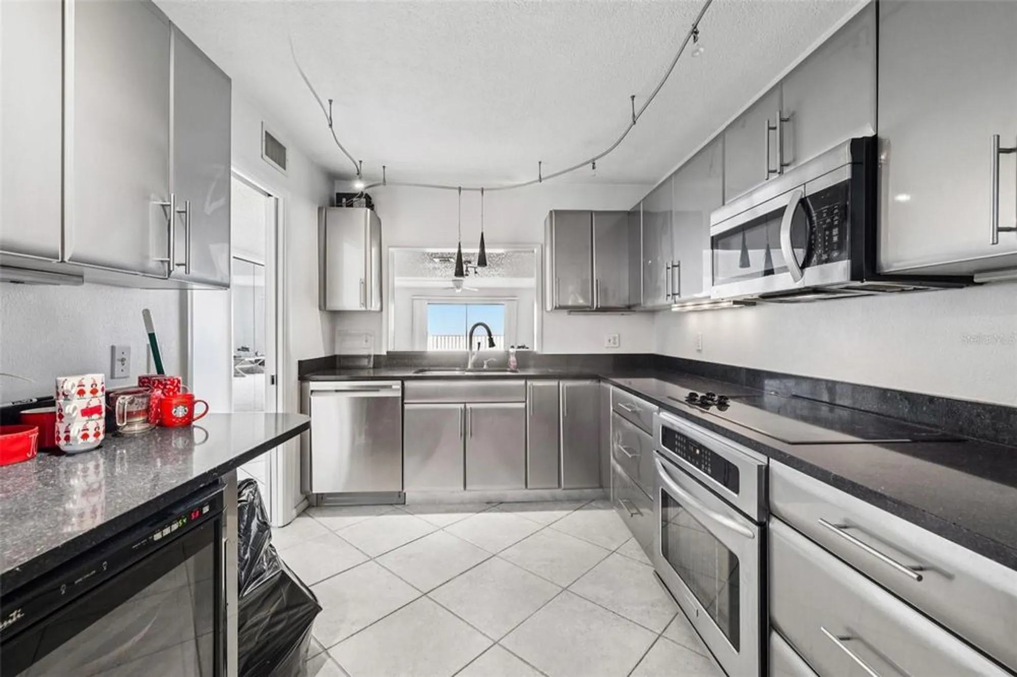 Property Slideshow image 10 of 29 | 7300 sun island dr 1602, South Pasadena, FL, 33707