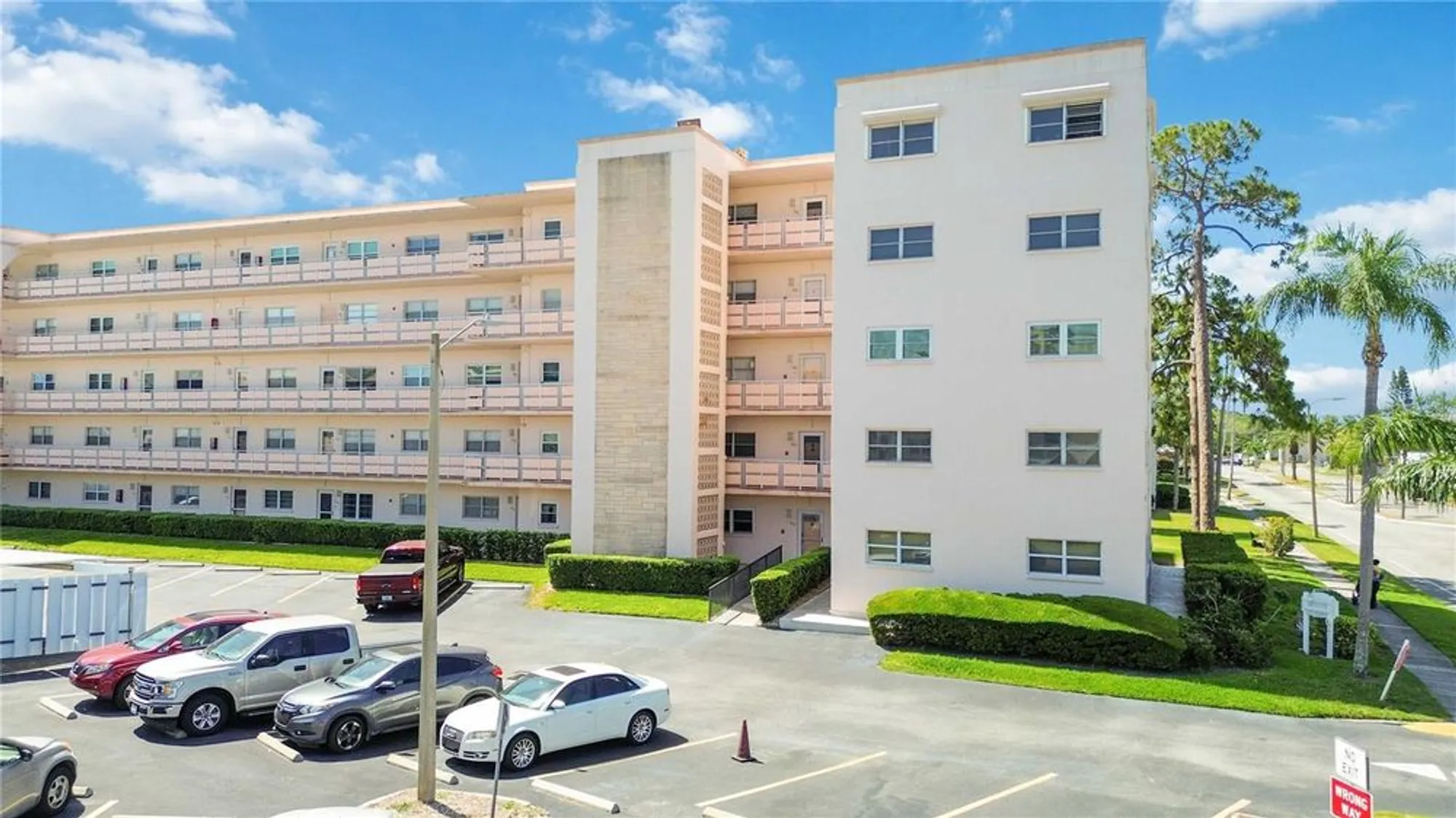 Property Slideshow image 2 of 30 | 5623 80th st n unit 202, St Petersburg, FL, 33709