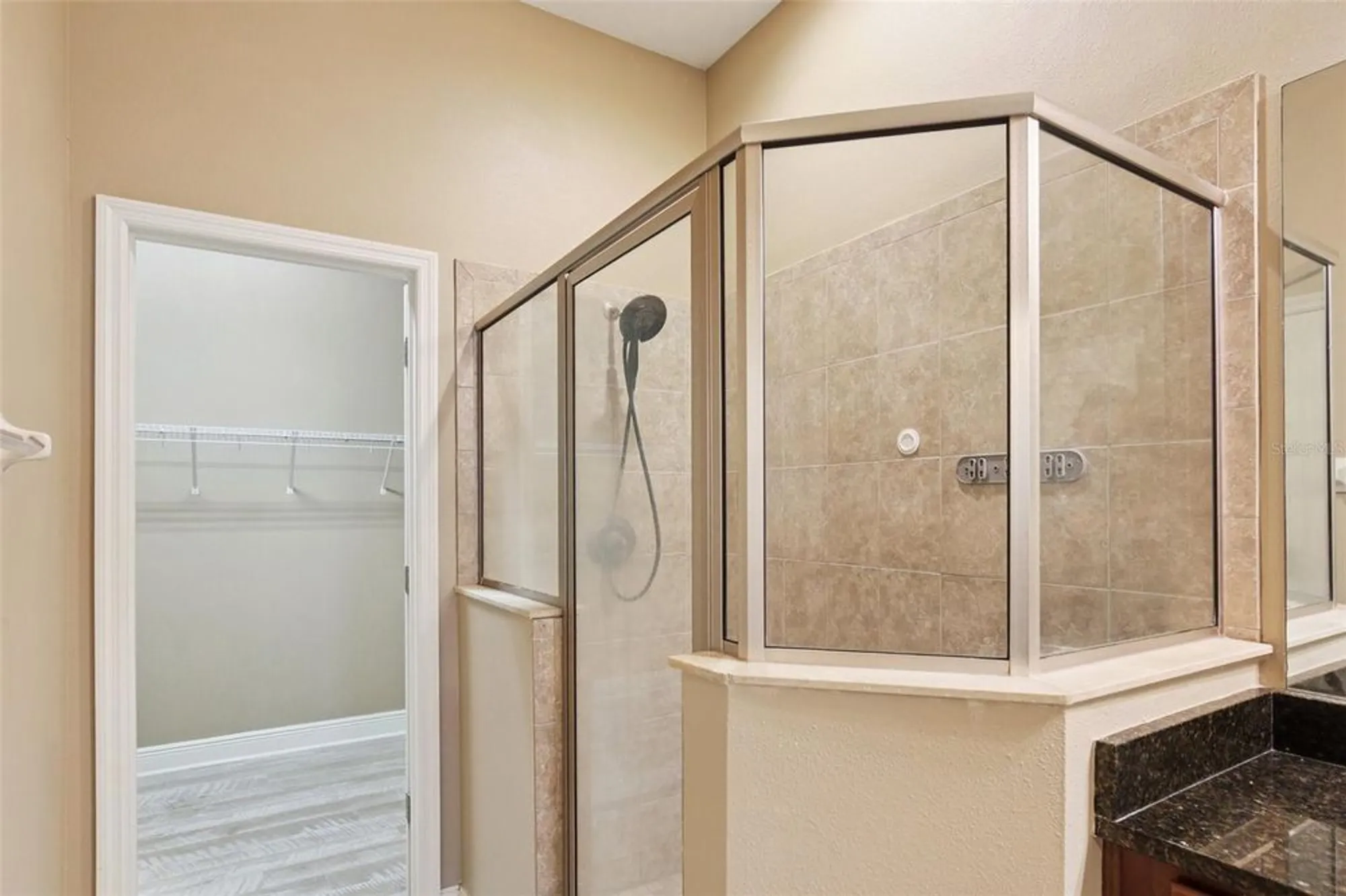 Property Slideshow image 14 of 35 | 221 sunset crest ct, Apollo Beach, FL, 33572