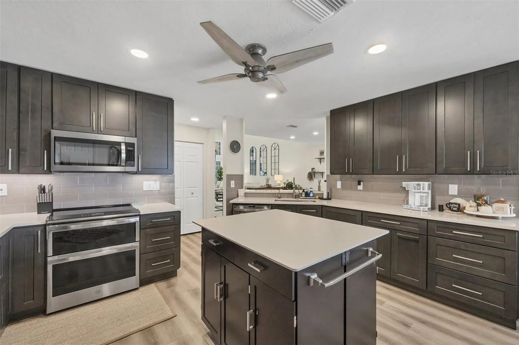 Property Slideshow image 17 of 66 | 1719 starling dr # 1719, Sarasota, FL, 34231