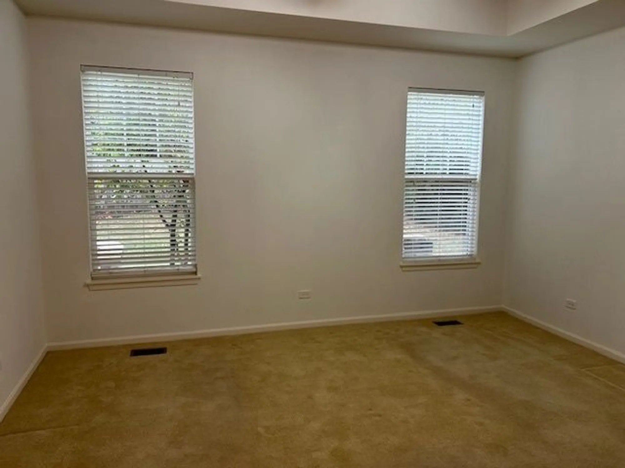 Property Slideshow image 16 of 22 | 2875 normandy cir, Naperville, IL, 60564