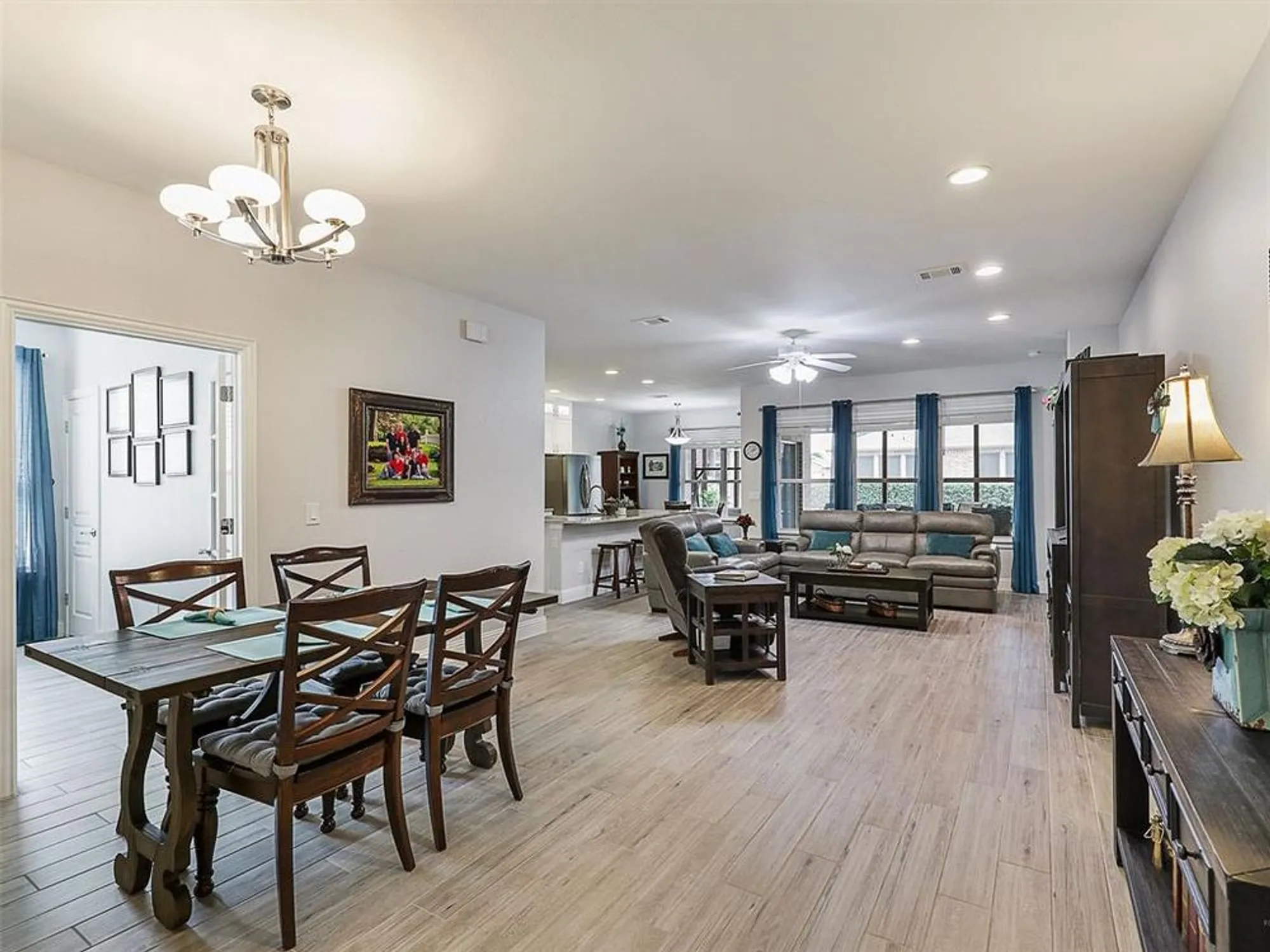 Property Slideshow image 11 of 37 | 6026 prairie bend ln, Frisco, TX, 75036