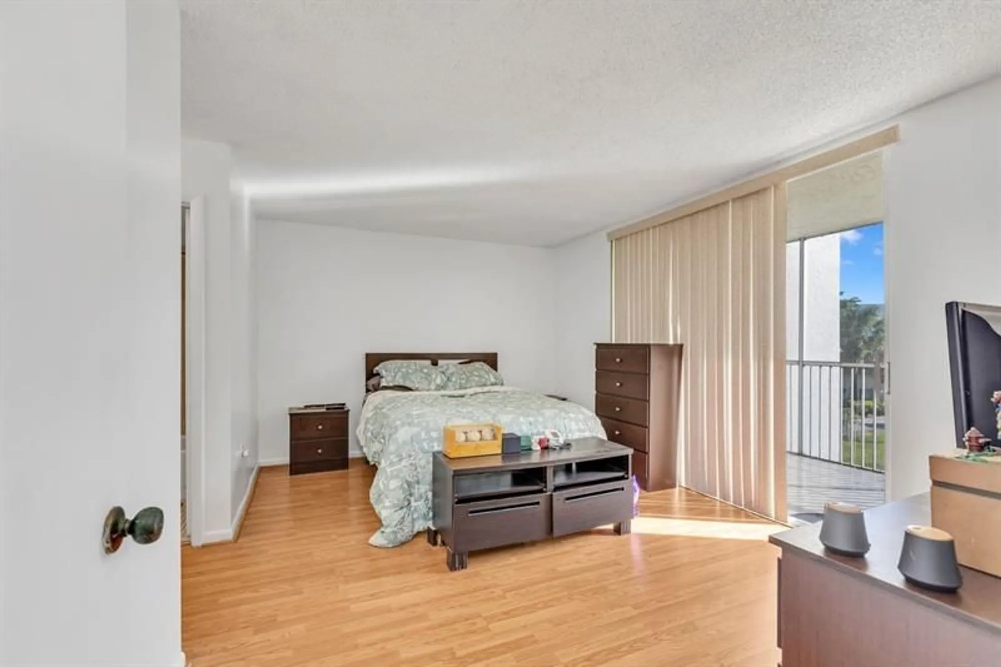 Property Slideshow image 5 of 23 | 6850 royal palm blvd g 208, Margate, FL, 33063