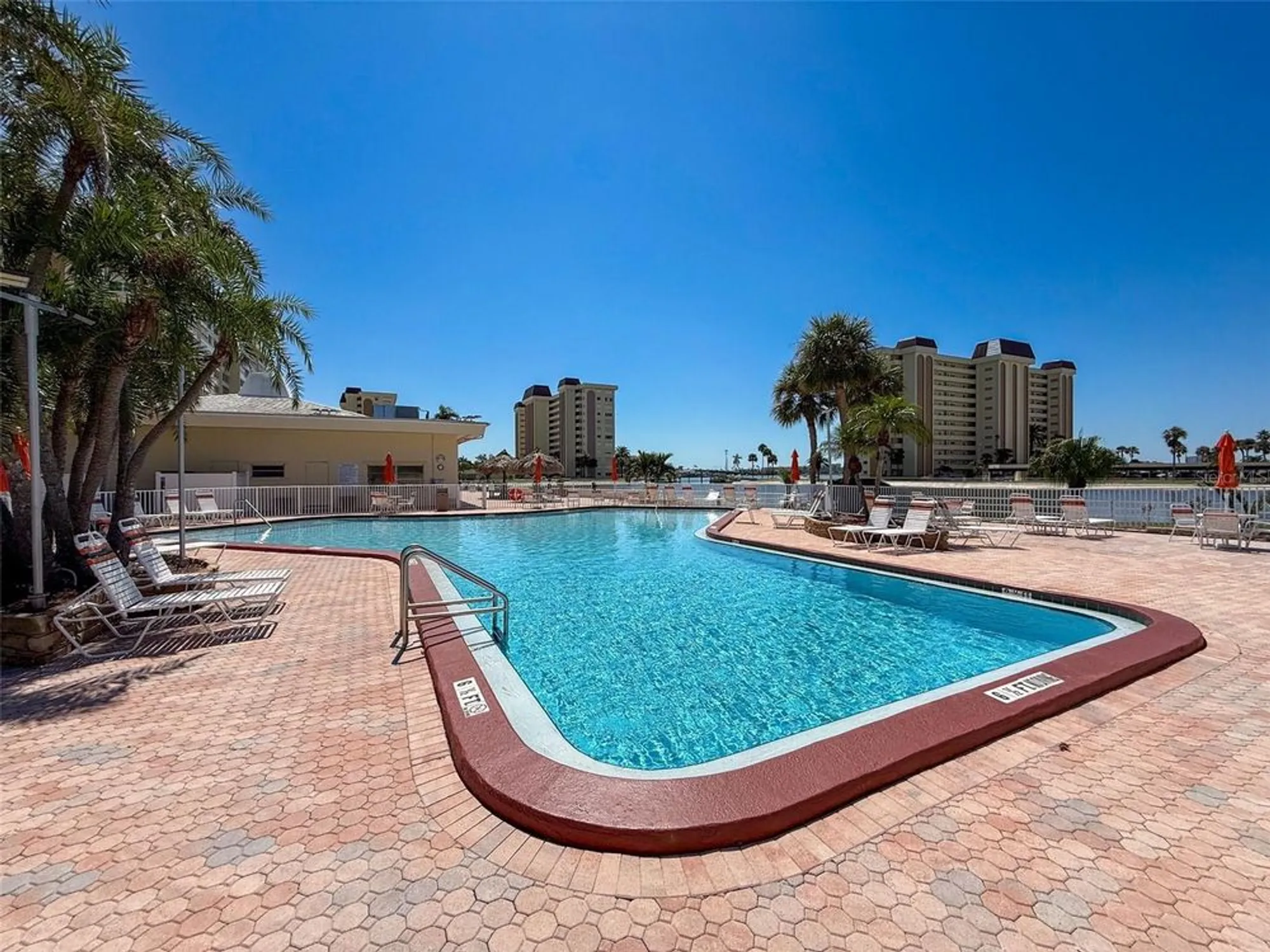 Property Slideshow image 29 of 32 | 4550 cove cir apt 507, St Petersburg, FL, 33708
