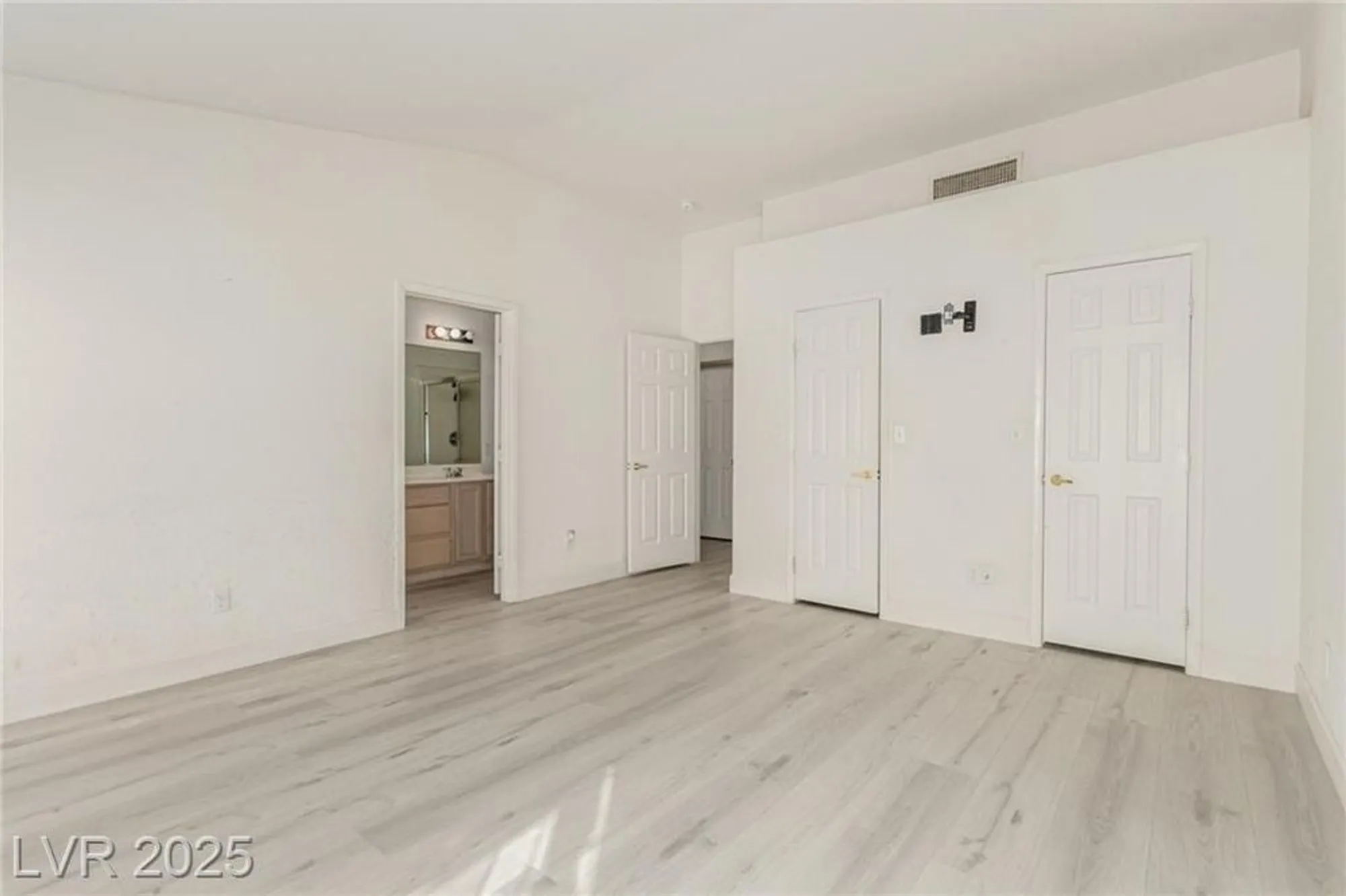 Property Slideshow image 14 of 28 | 4908 winterset dr, Las Vegas, NV, 89130