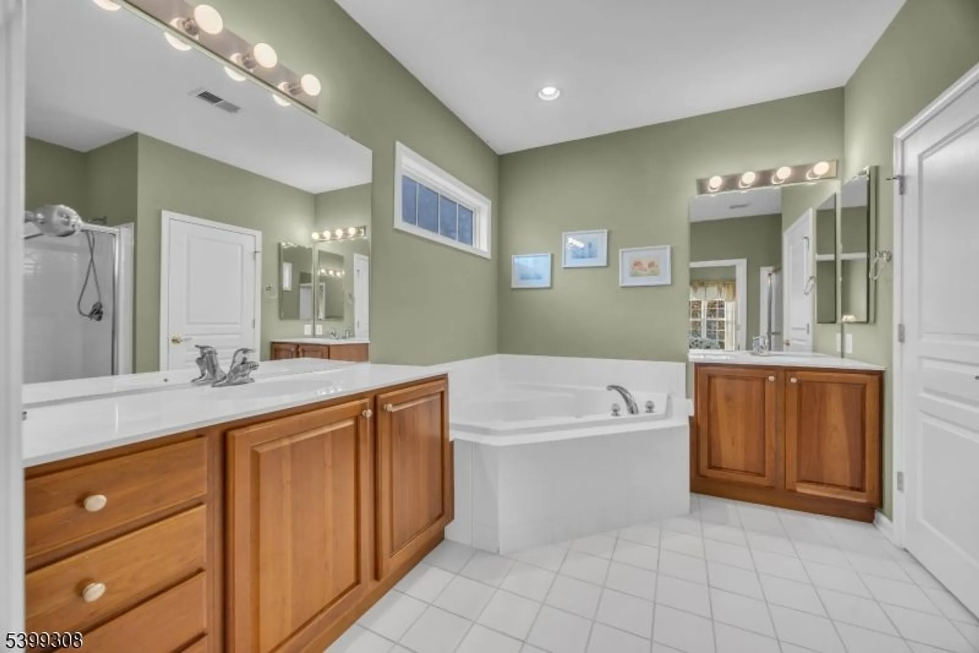 Property Slideshow image 30 of 44 | 324 biltmore ln, Somerset, NJ, 08873