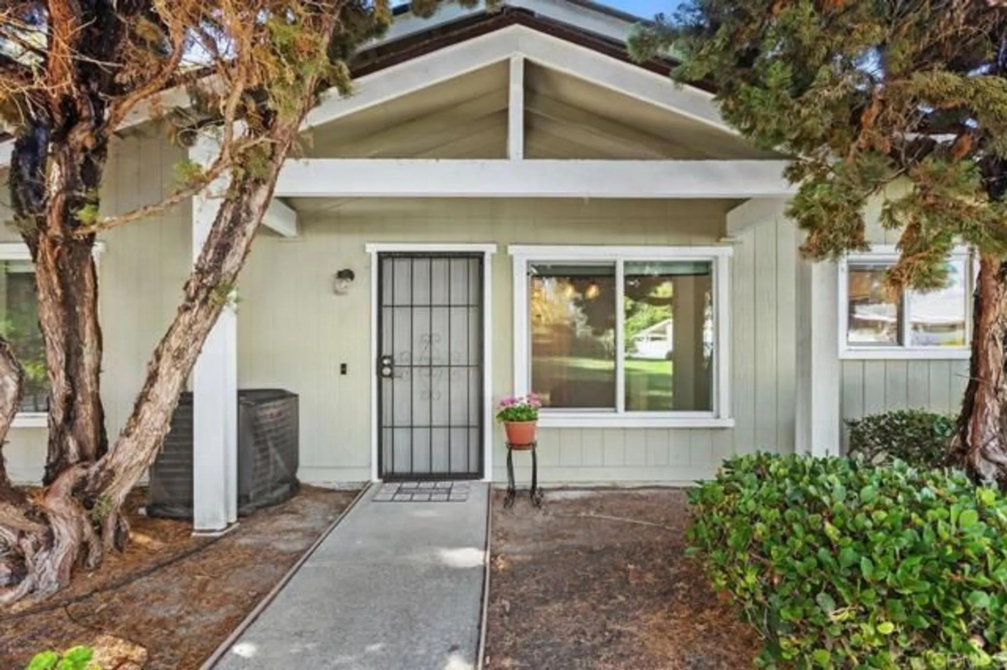 Property Slideshow image 4 of 37 | 4369 dowitcher way, Oceanside, CA, 92057