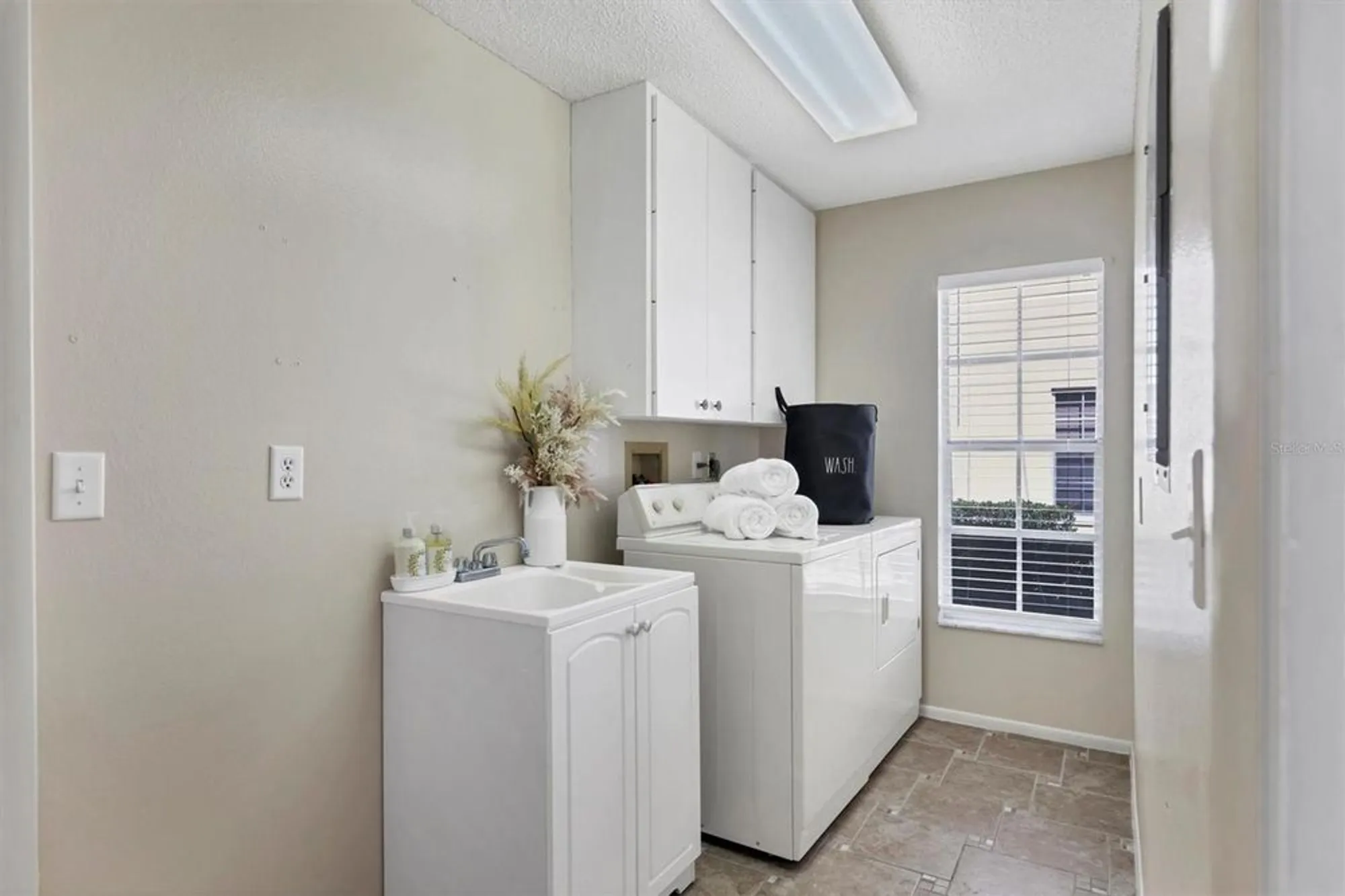 Property Slideshow image 29 of 44 | 4247 oakhurst cir 3033, Sarasota, FL, 34233