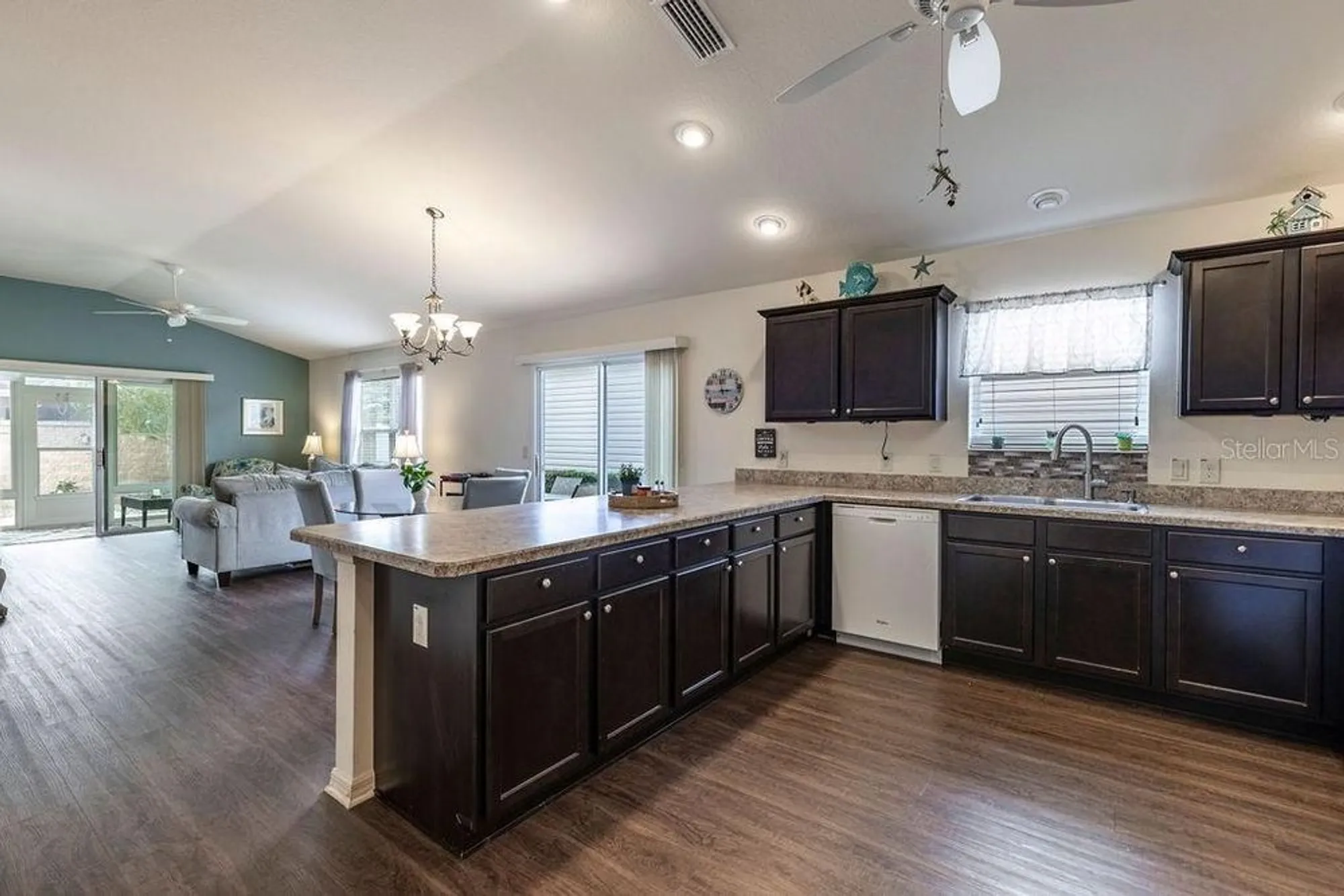 Property Slideshow image 6 of 31 | 852 sapphire pl, The Villages, FL, 32163