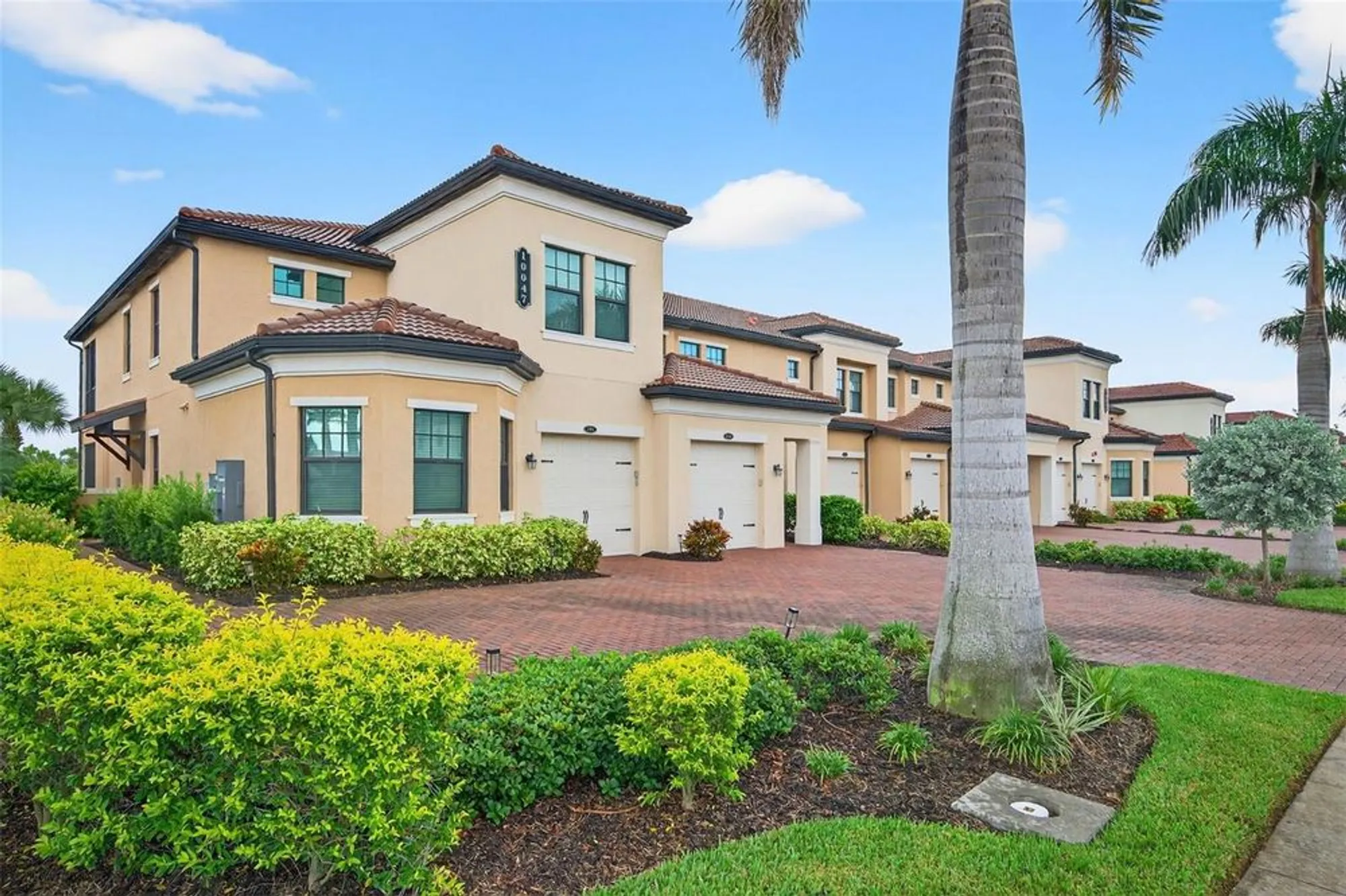 Property Slideshow image 3 of 91 | 10047 crooked creek dr 201, Venice, FL, 34293