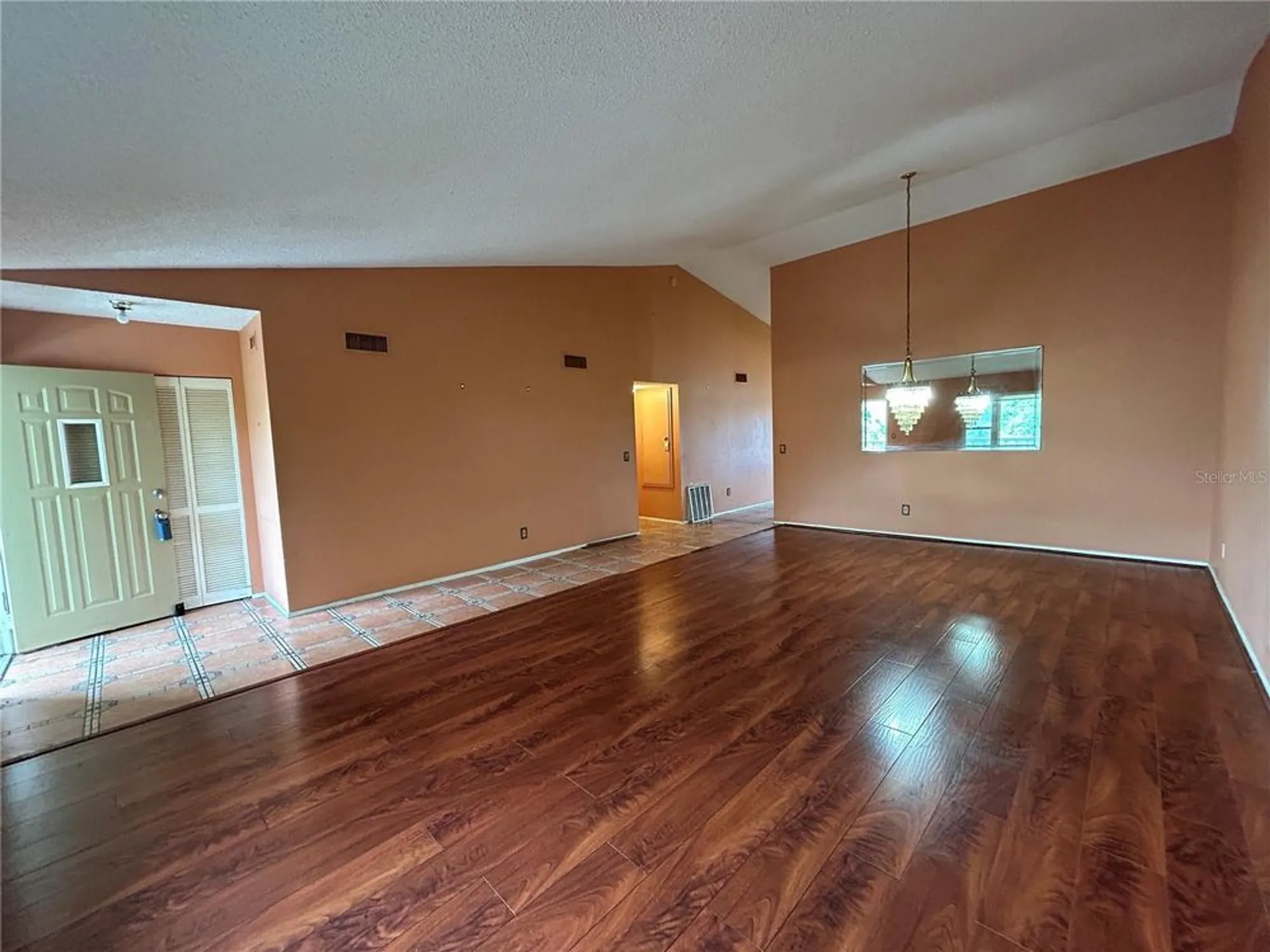 Property Slideshow image 5 of 34 | 2221 norwegian dr 57, Clearwater, FL, 33763
