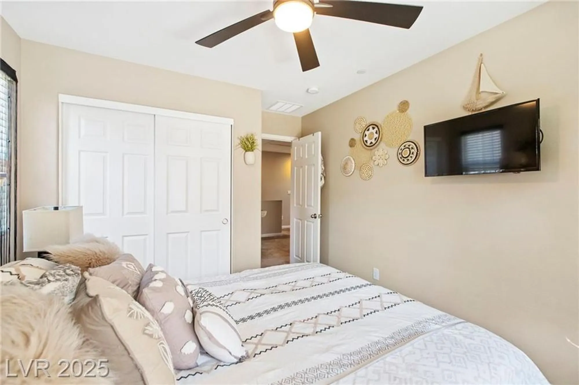 Property Slideshow image 30 of 42 | 44 moon hill dr, Henderson, NV, 89011