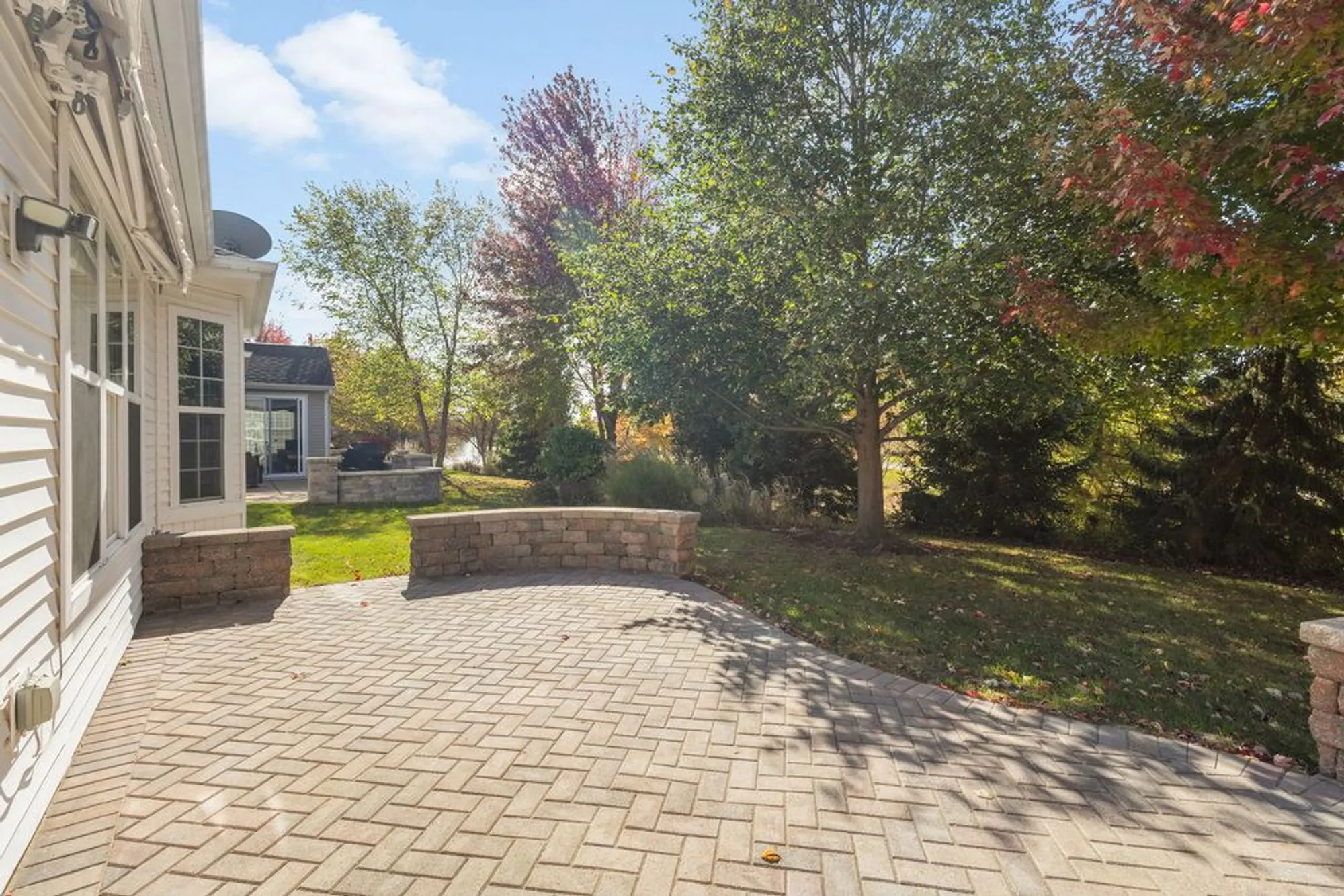 Property Slideshow image 15 of 26 | 2573 venetian ln, Elgin, IL, 60124