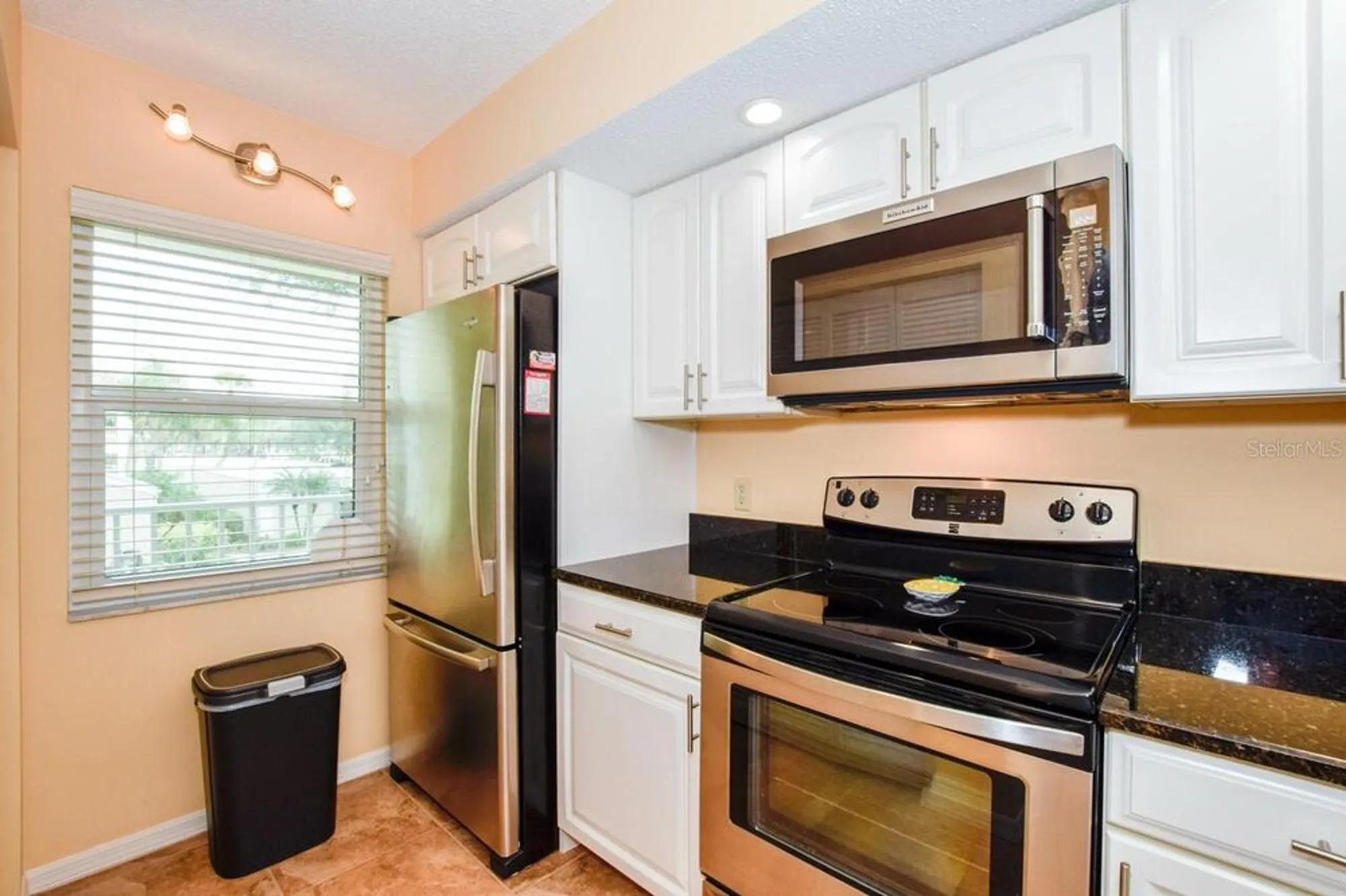 Property Slideshow image 11 of 44 | 433 cerromar ln 438, Venice, FL, 34293