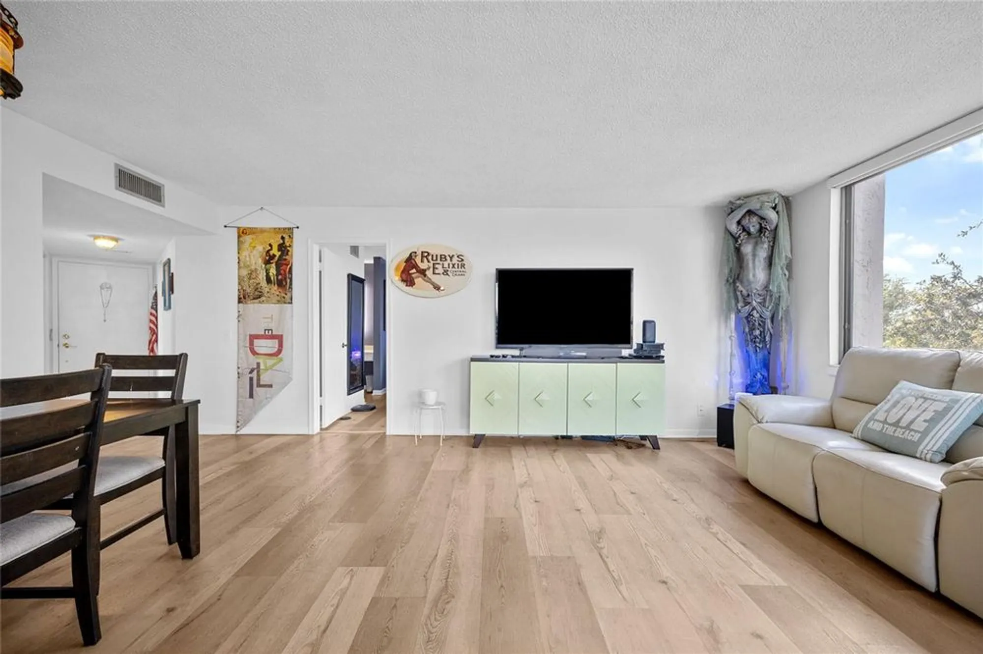 Property Slideshow image 9 of 42 | 6269 palma del mar blvd s apt 408, St Petersburg, FL, 33715