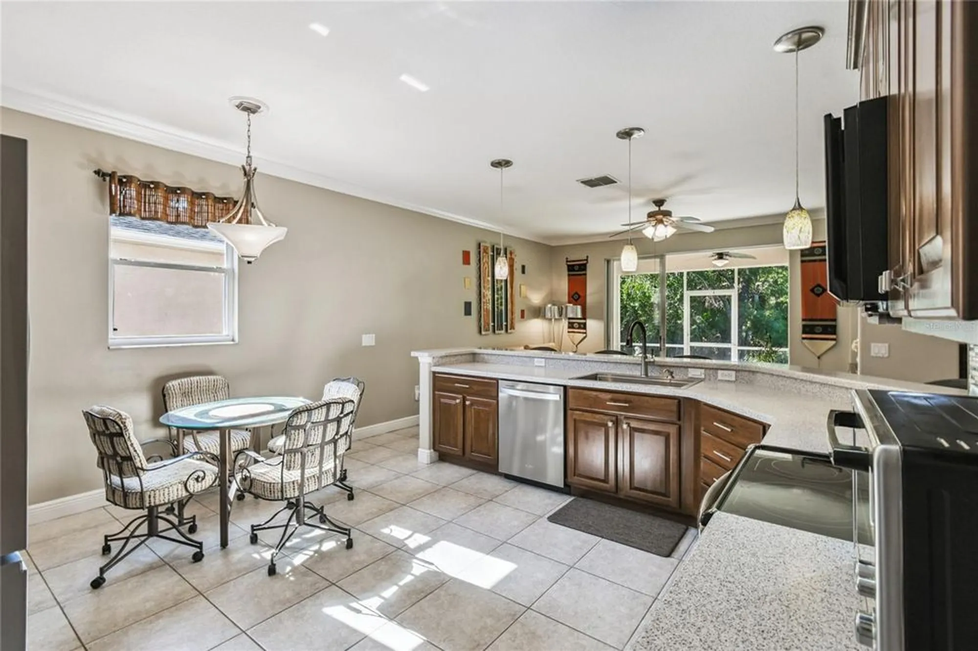 Property Slideshow image 16 of 66 | 350 balboa dr, Kissimmee, FL, 34759