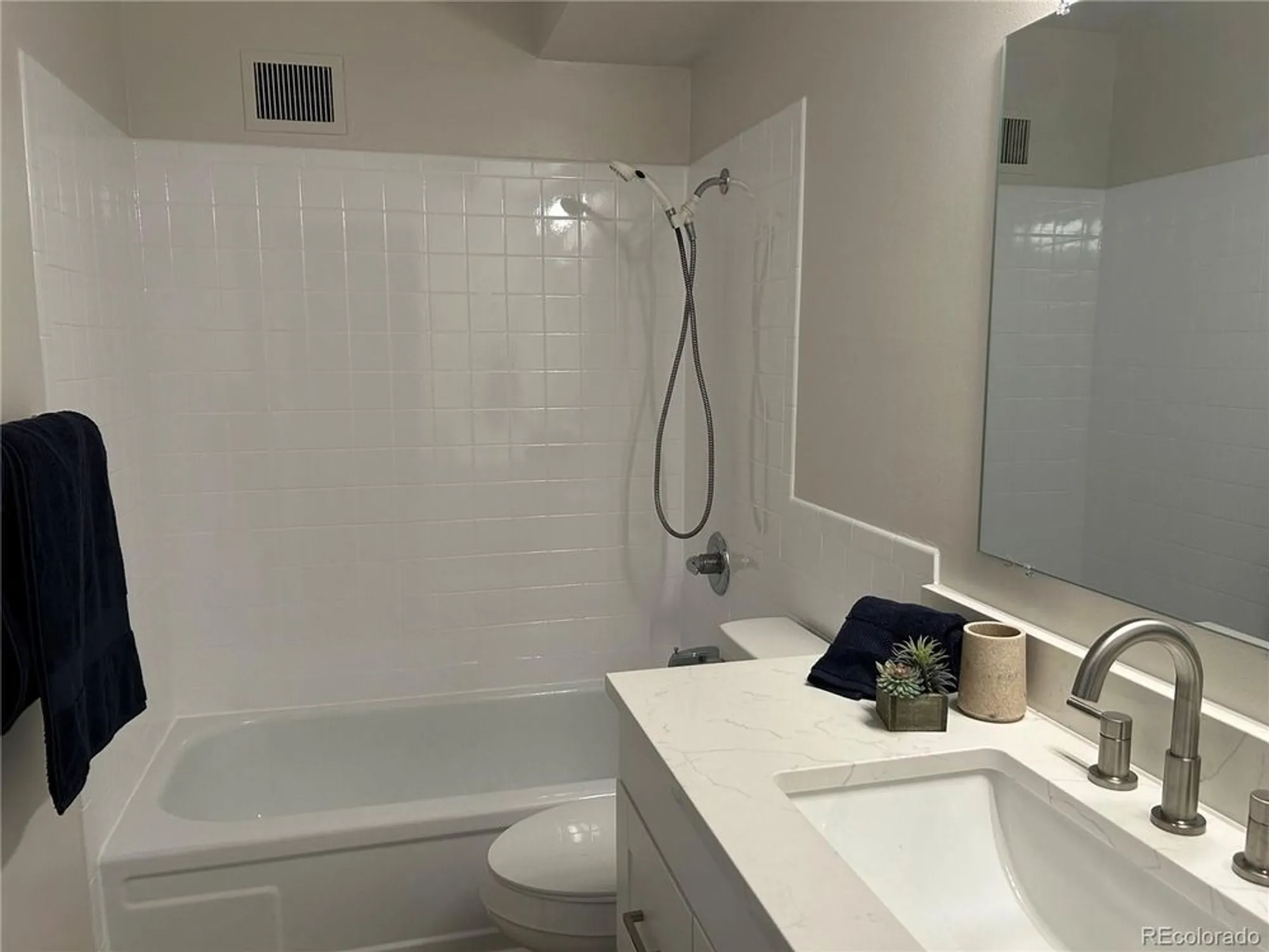 Property Slideshow image 13 of 50 | 635 s alton way 1c, Denver, CO, 80247