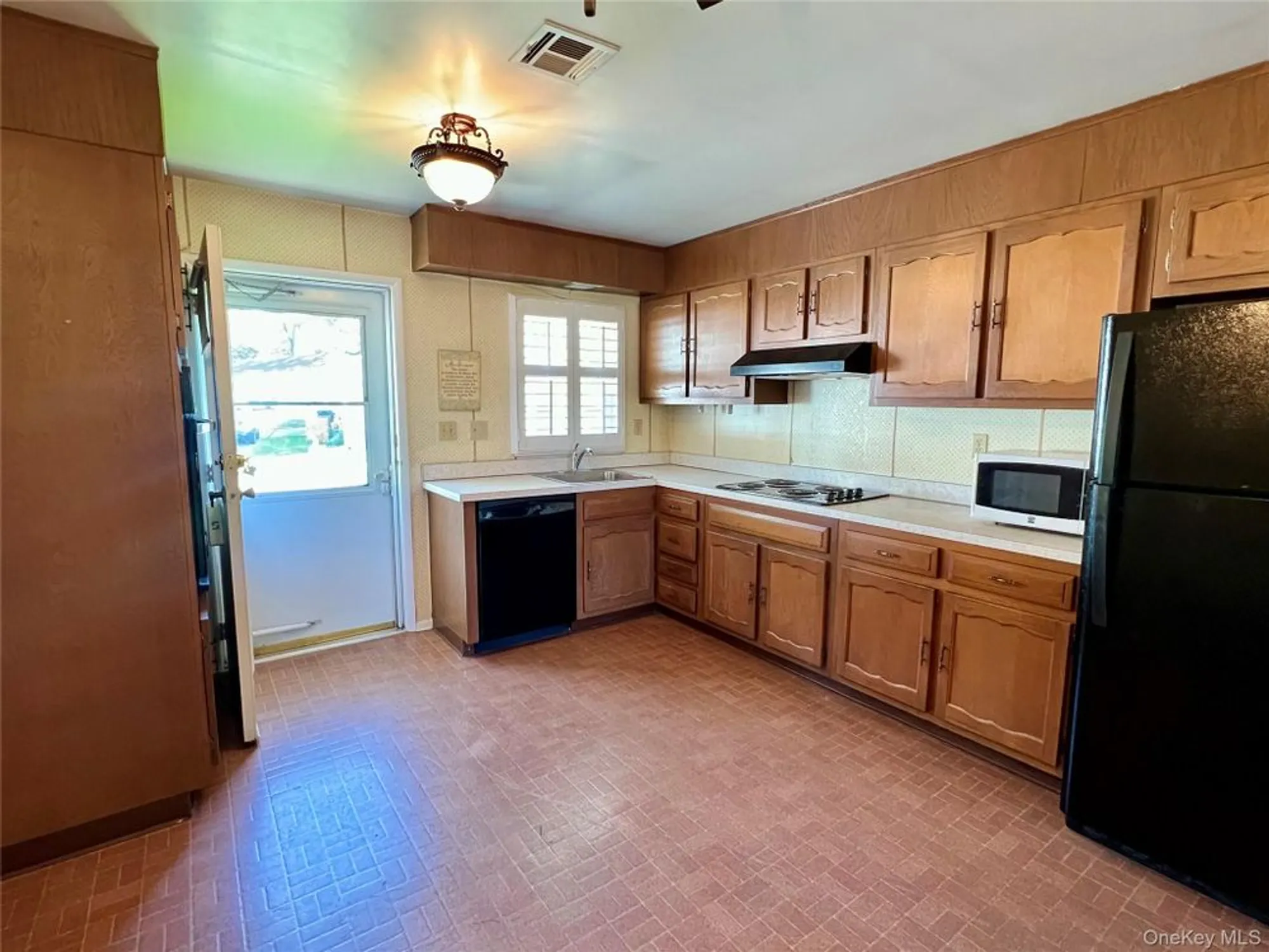 Property Slideshow image 8 of 13 | 22b guilford ct # 22b, Ridge, NY, 11961