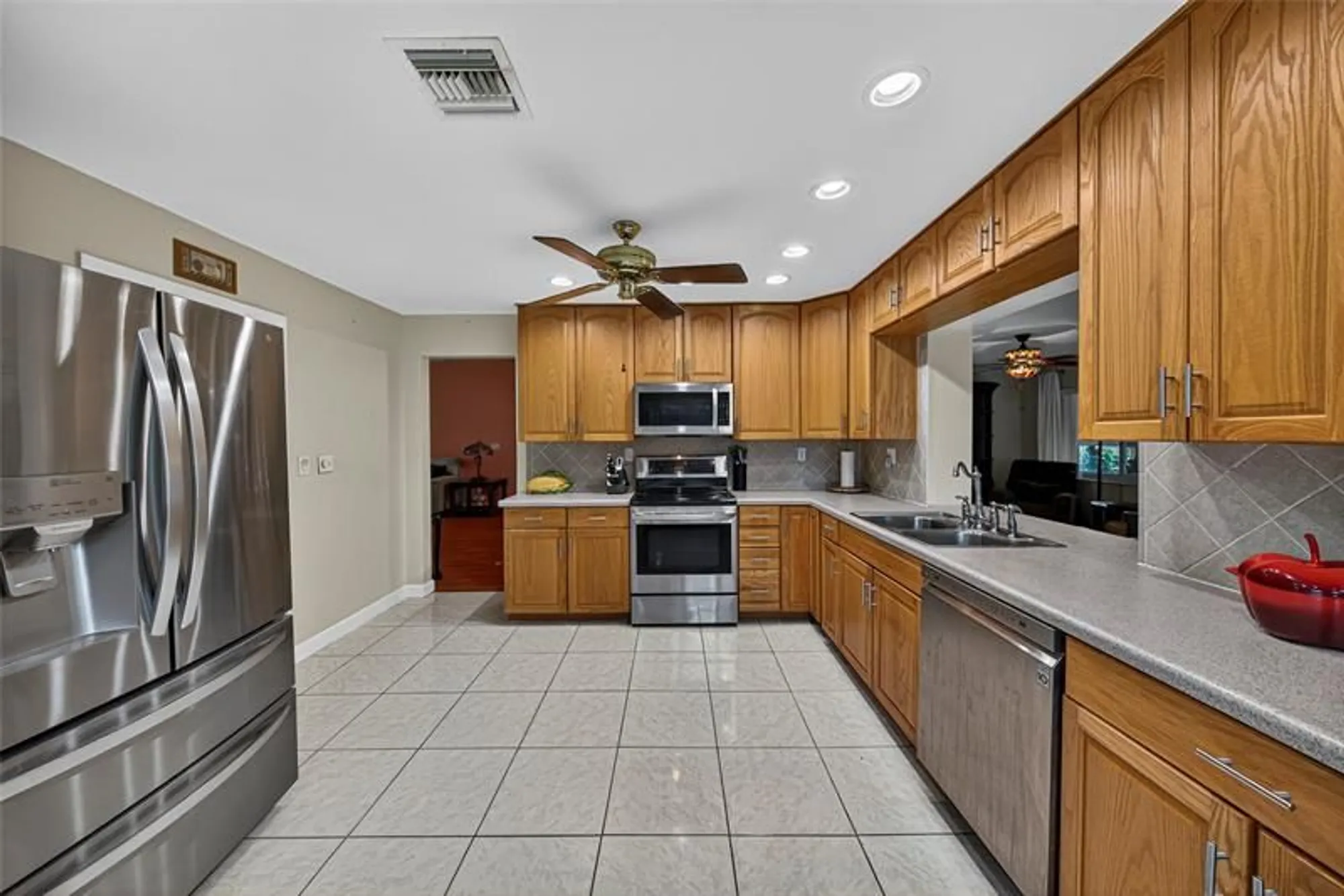Property Slideshow image 25 of 50 | 9812 nw 75th ct, Tamarac, FL, 33321