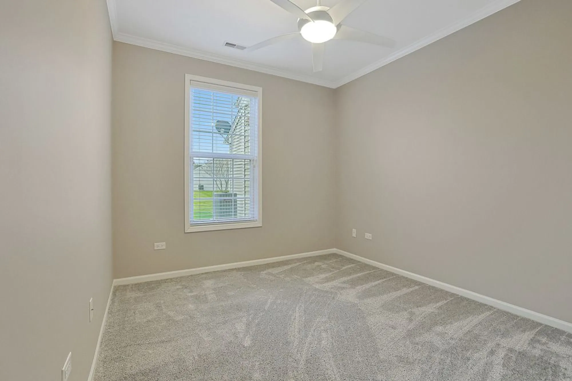 Property Slideshow image 17 of 25 | 13322 arboretum ln, Huntley, IL, 60142