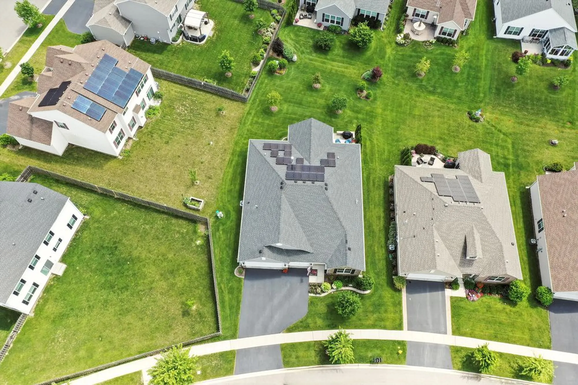 Property Slideshow image 32 of 36 | 1855 alta dr, Volo, IL, 60020