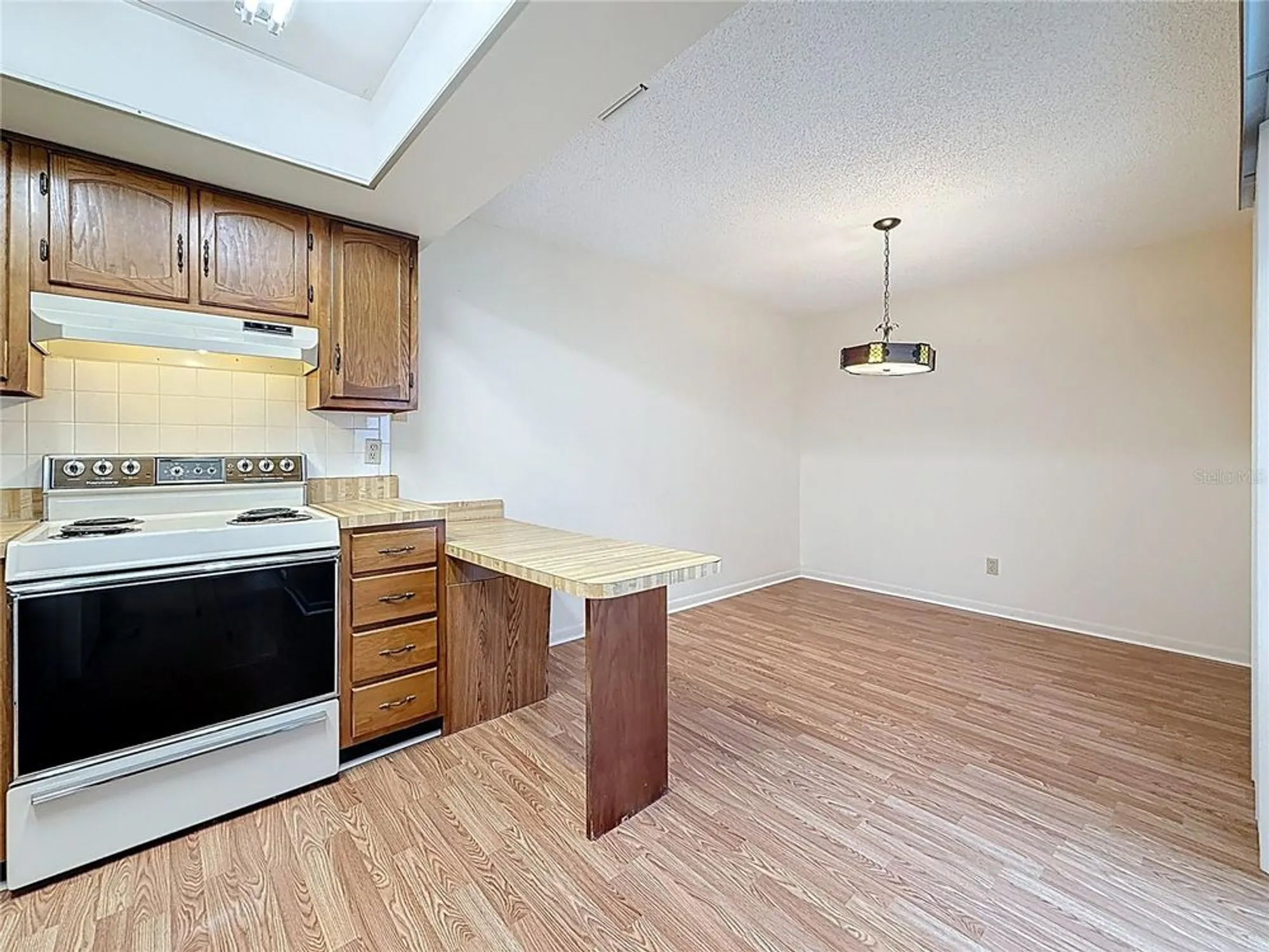 Property Slideshow image 7 of 20 | 1160 orange tree cir d, Palm Harbor, FL, 34684