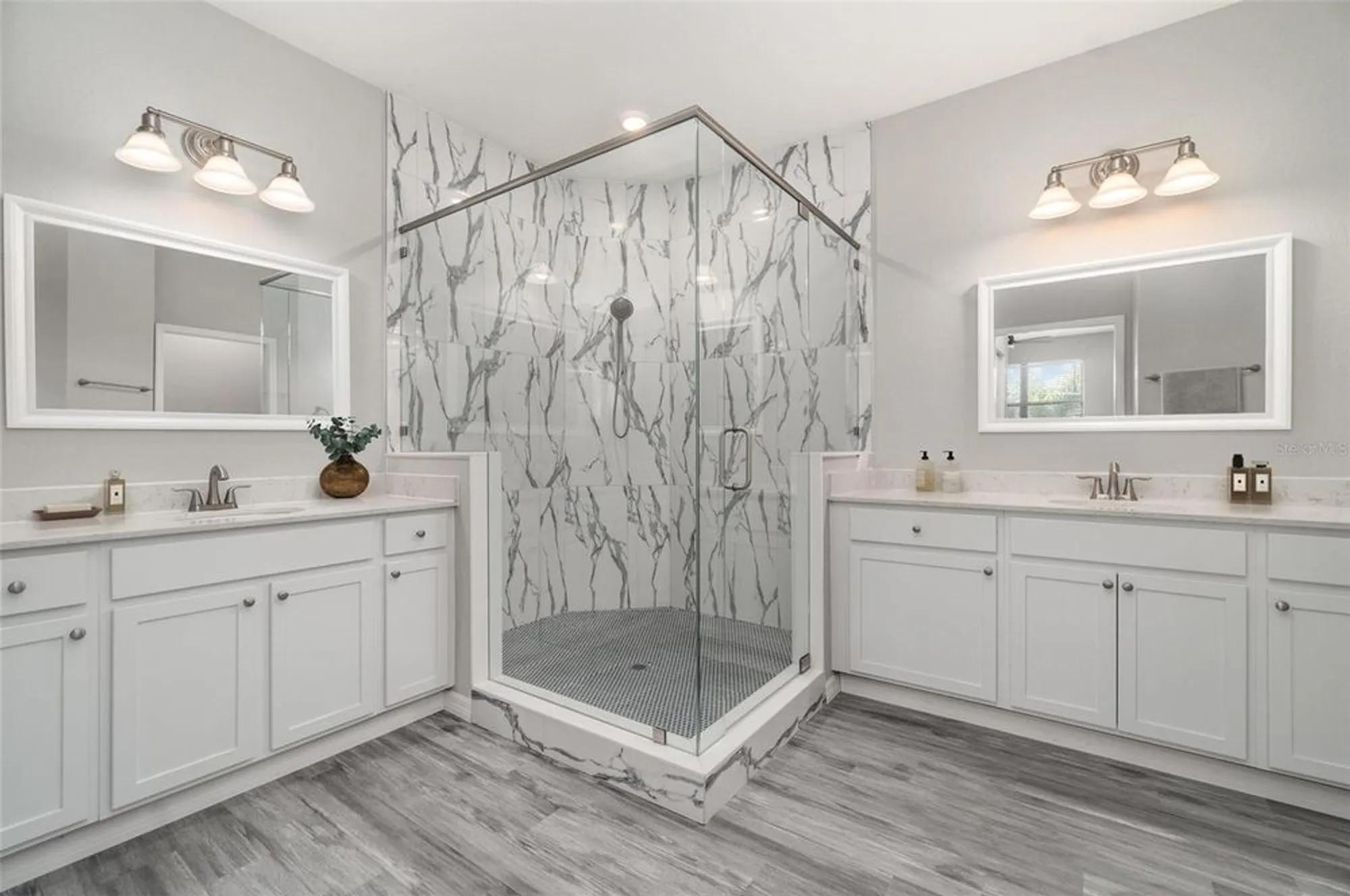 Property Slideshow image 19 of 33 | 10800 tarflower dr 202, Venice, FL, 34293