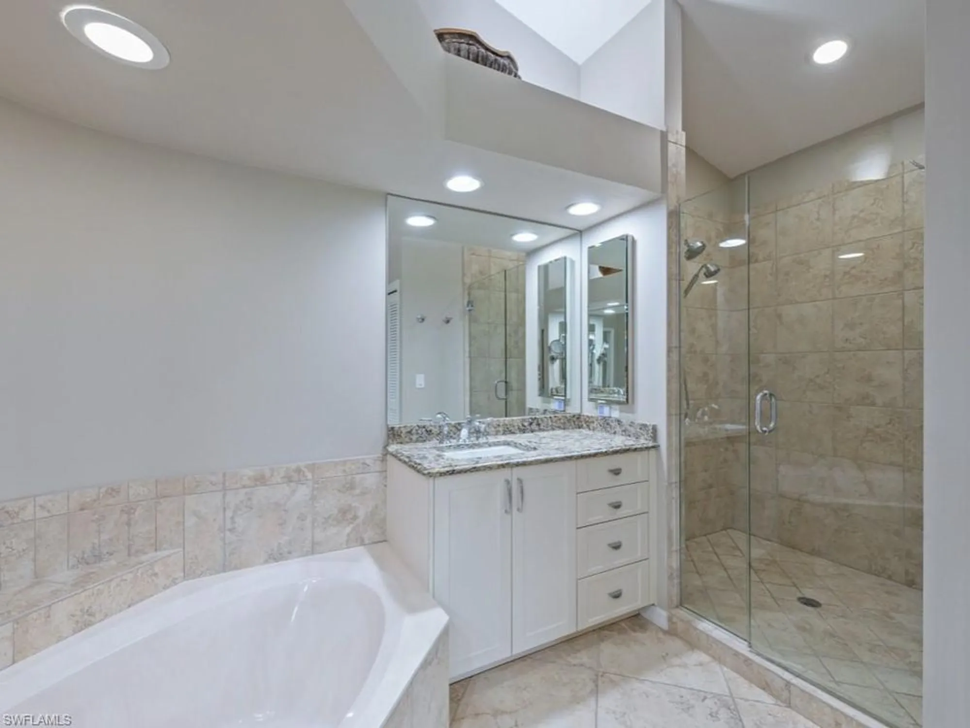 Property Slideshow image 14 of 35 | 26270 devonshire ct 202, Bonita Springs, FL, 34134