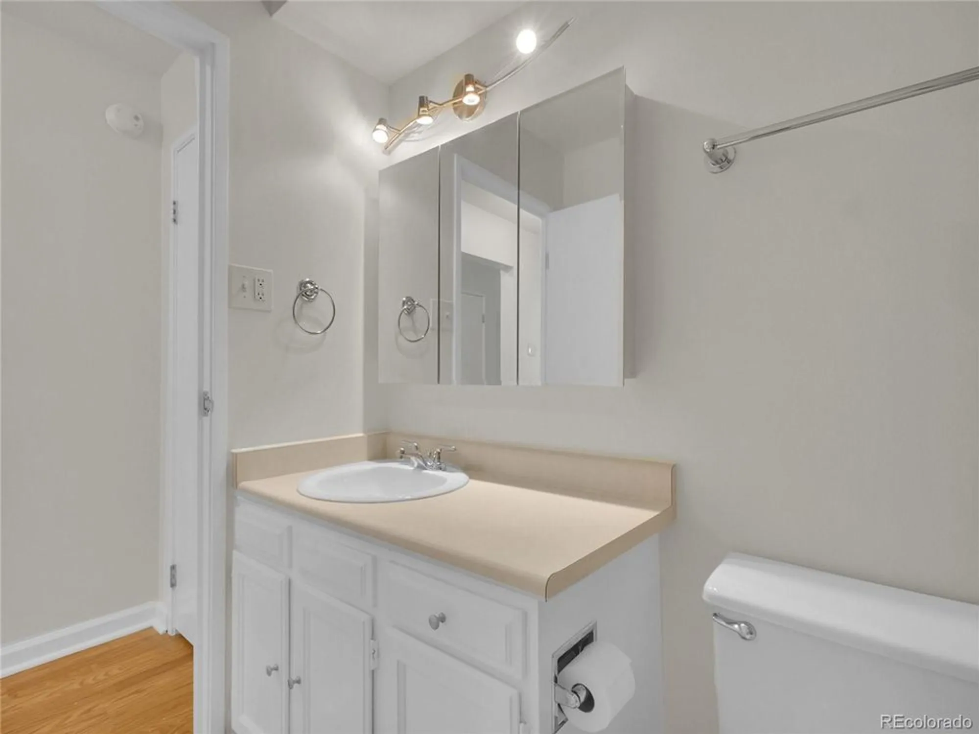 Property Slideshow image 10 of 40 | 3144 s wheeling way apt 206, Aurora, CO, 80014