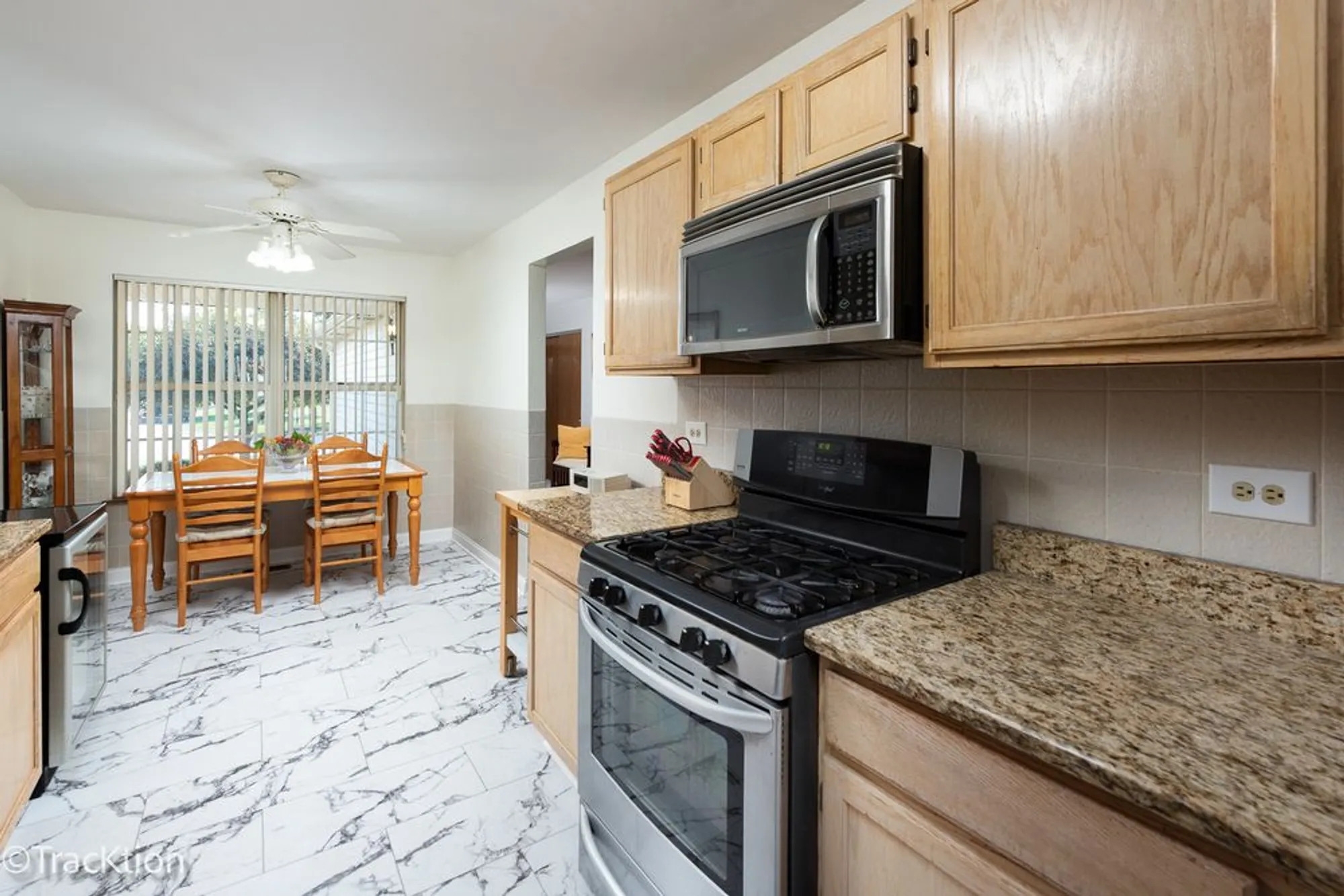 Property Slideshow image 10 of 30 | 13810 s magnolia dr, Plainfield, IL, 60544