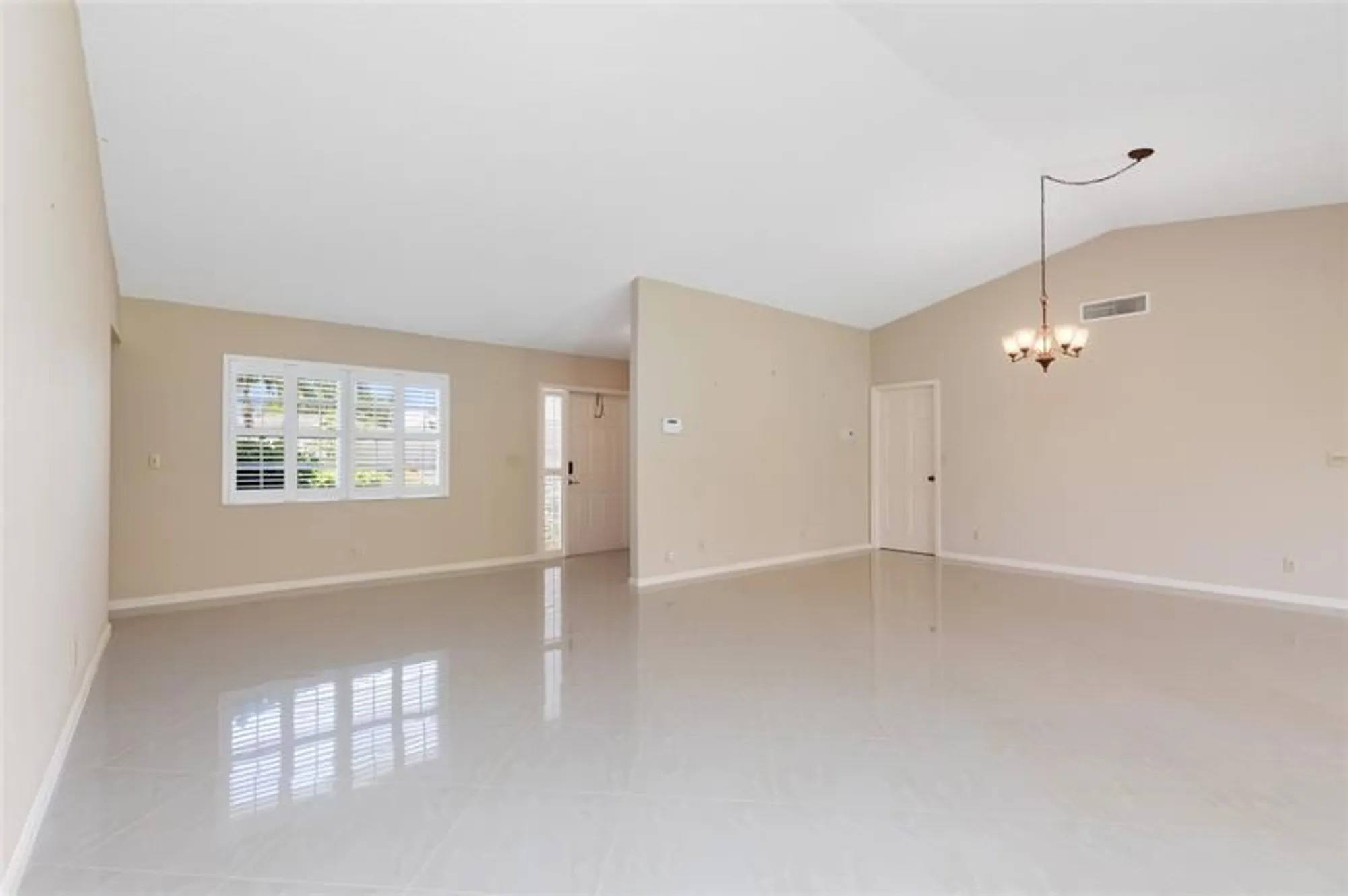 Property Slideshow image 8 of 23 | 10821 greentrail dr, Boynton Beach, FL, 33436