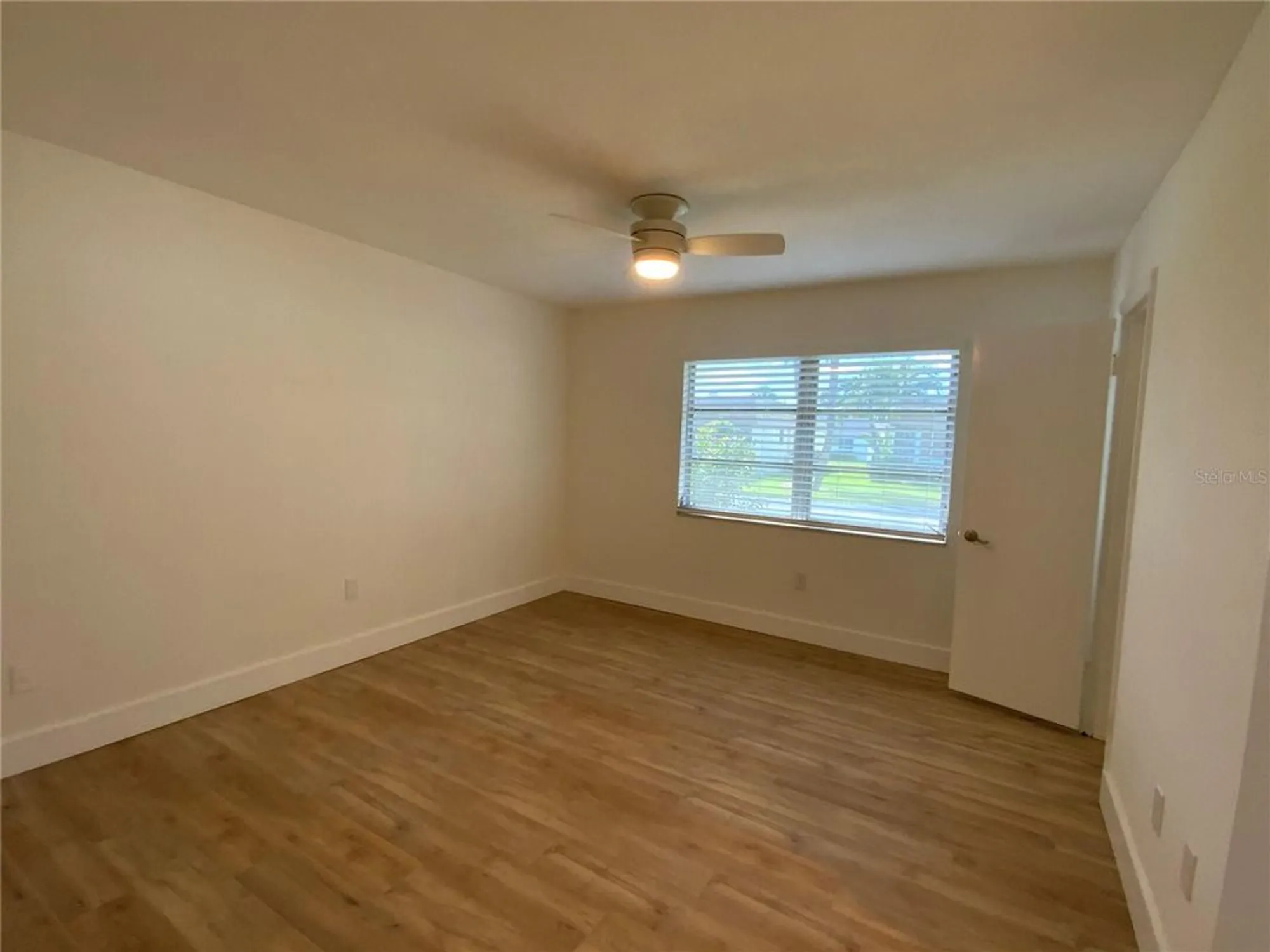Property Slideshow image 10 of 20 | 2617 riverbluff pkwy # v151, Sarasota, FL, 34231