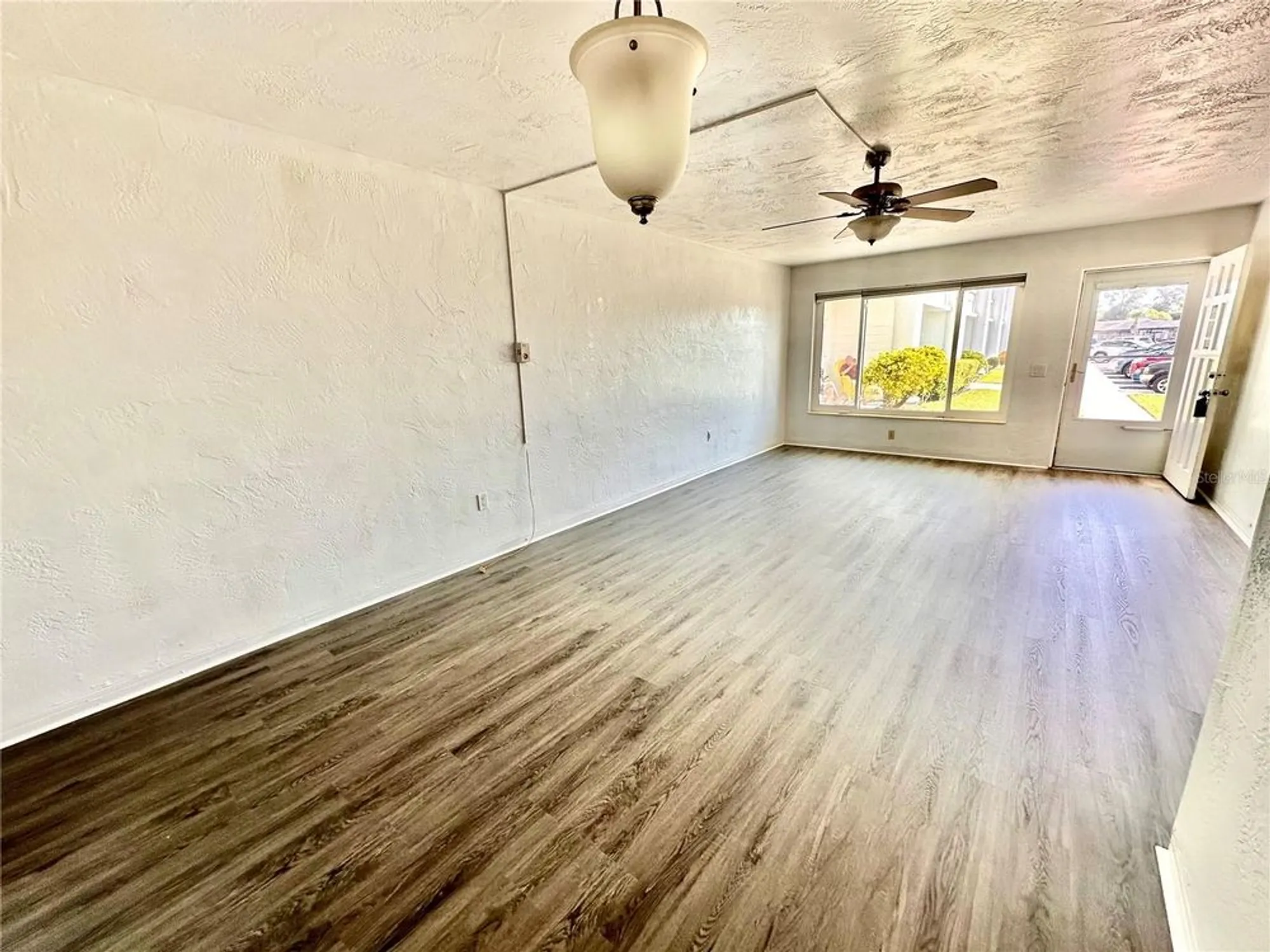 Property Slideshow image 5 of 43 | 2454 australia way 12, Clearwater, FL, 33763