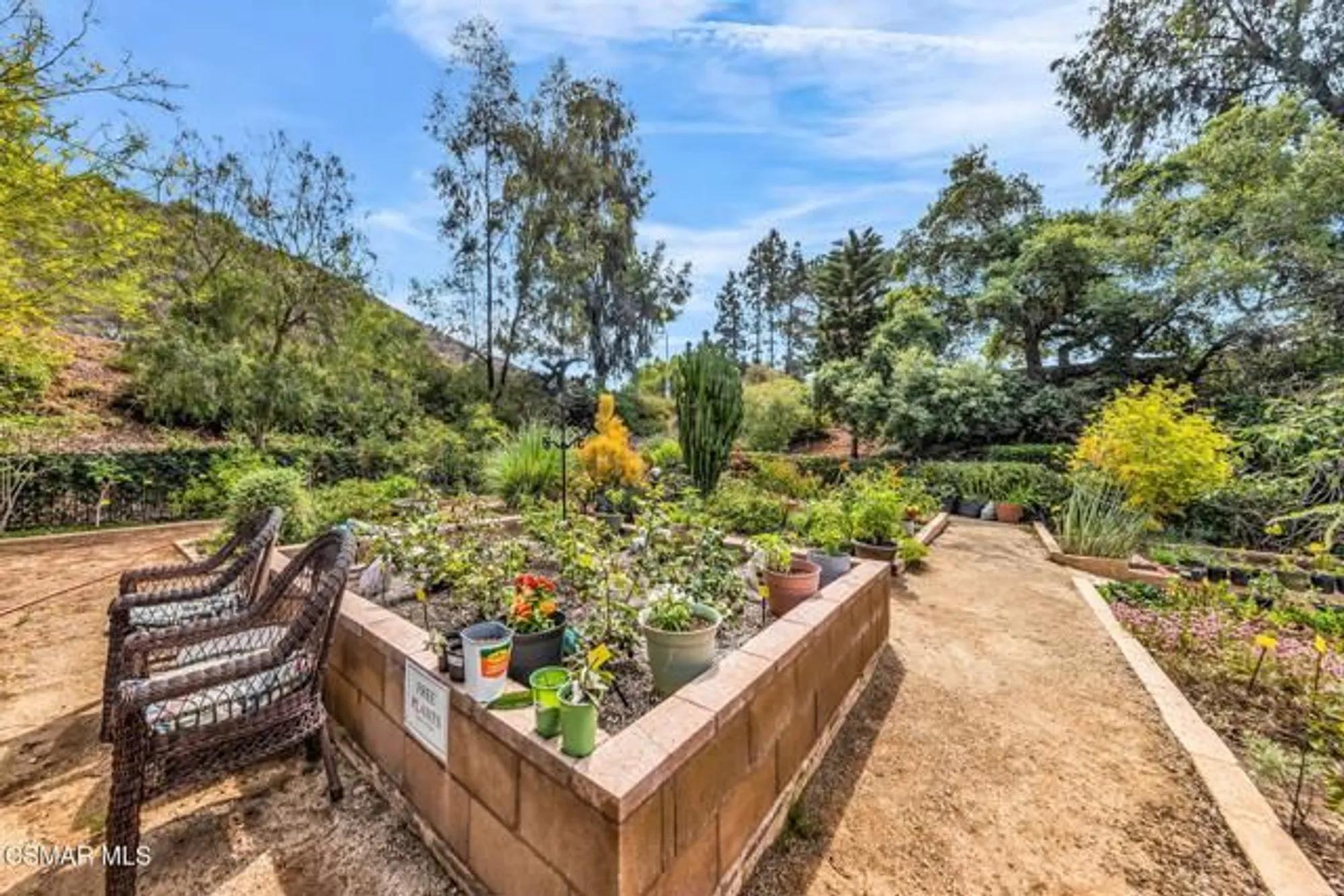 Property Slideshow image 35 of 52 | 224 oakleaf dr apt 102, Thousand Oaks, CA, 91360