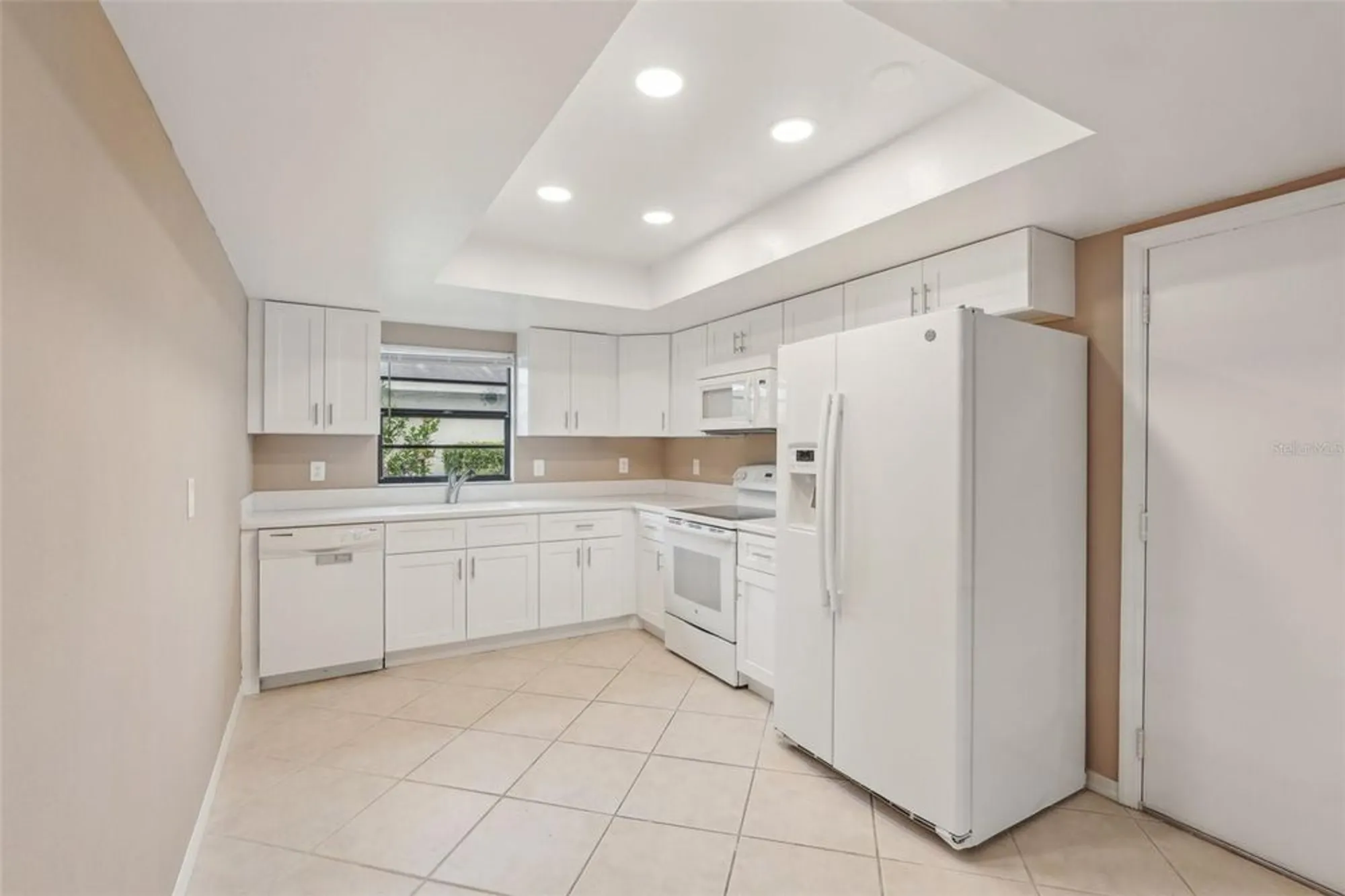 Property Slideshow image 9 of 57 | 2529 lancaster dr, Sun City Center, FL, 33573